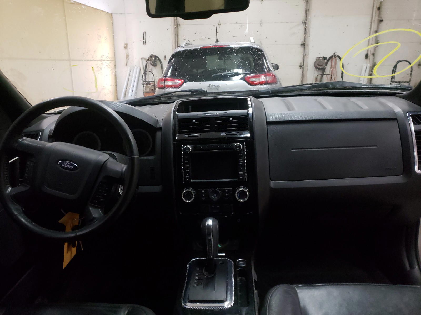 Photo 9 from auction – 2010 FORD ESCAPE LIM with VIN 1FMCU0E79AKA34043