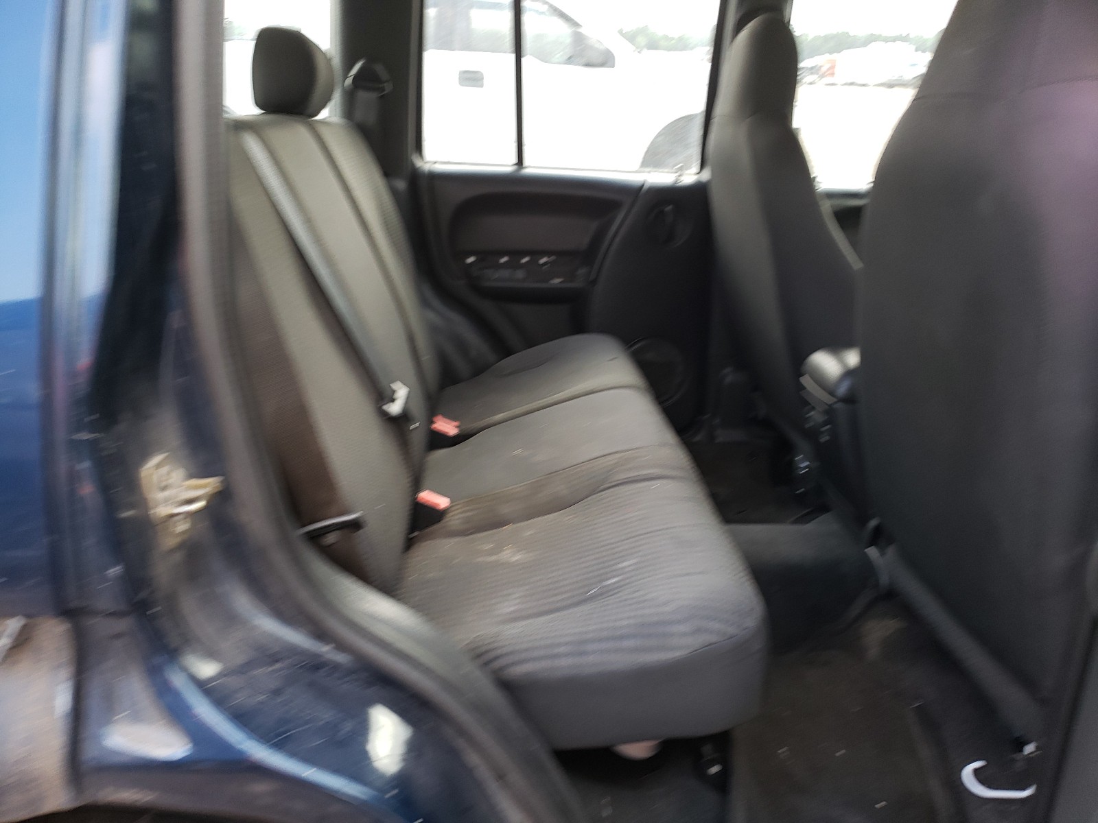 Photo 6 from auction – 2003 JEEP LIBERTY SP with VIN 1J4GK48K73W719666