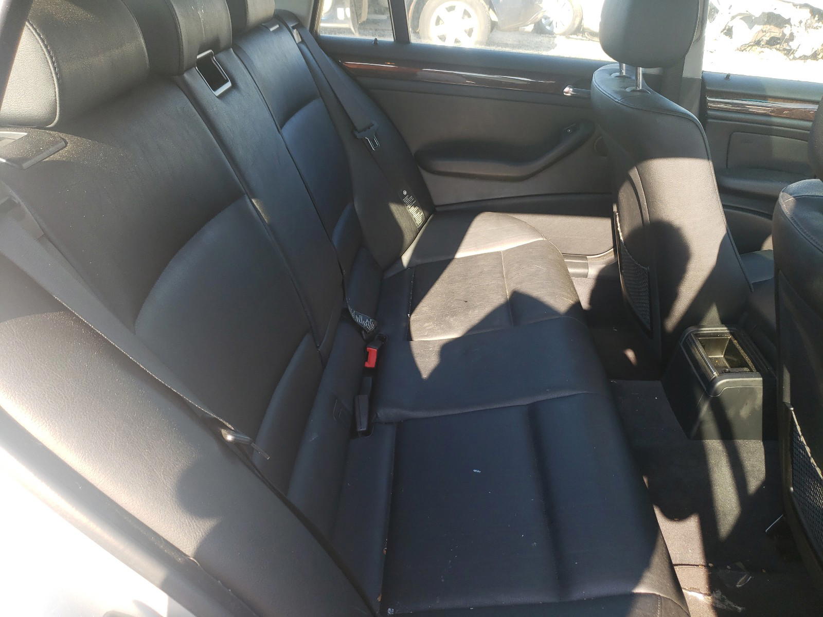 Photo 6 from auction – 2001 BMW 325 IT with VIN WBAAW334X1ET42933