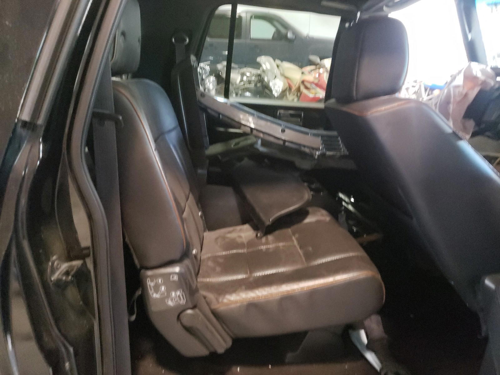 Photo 6 from auction – 2008 LINCOLN NAVIGATOR with VIN 5LMFL27598LJ13558
