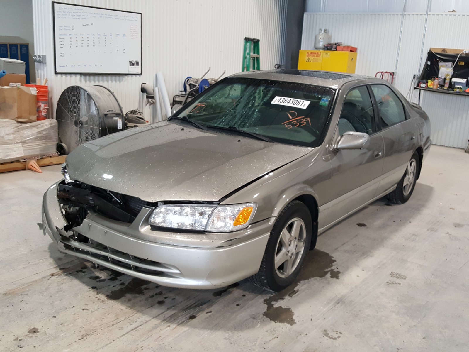 Photo 2 from auction – 2001 TOYOTA CAMRY CE with VIN JT2BG22K610575339