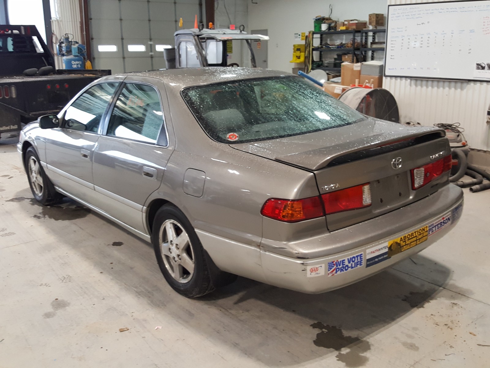 Photo 3 from auction – 2001 TOYOTA CAMRY CE with VIN JT2BG22K610575339