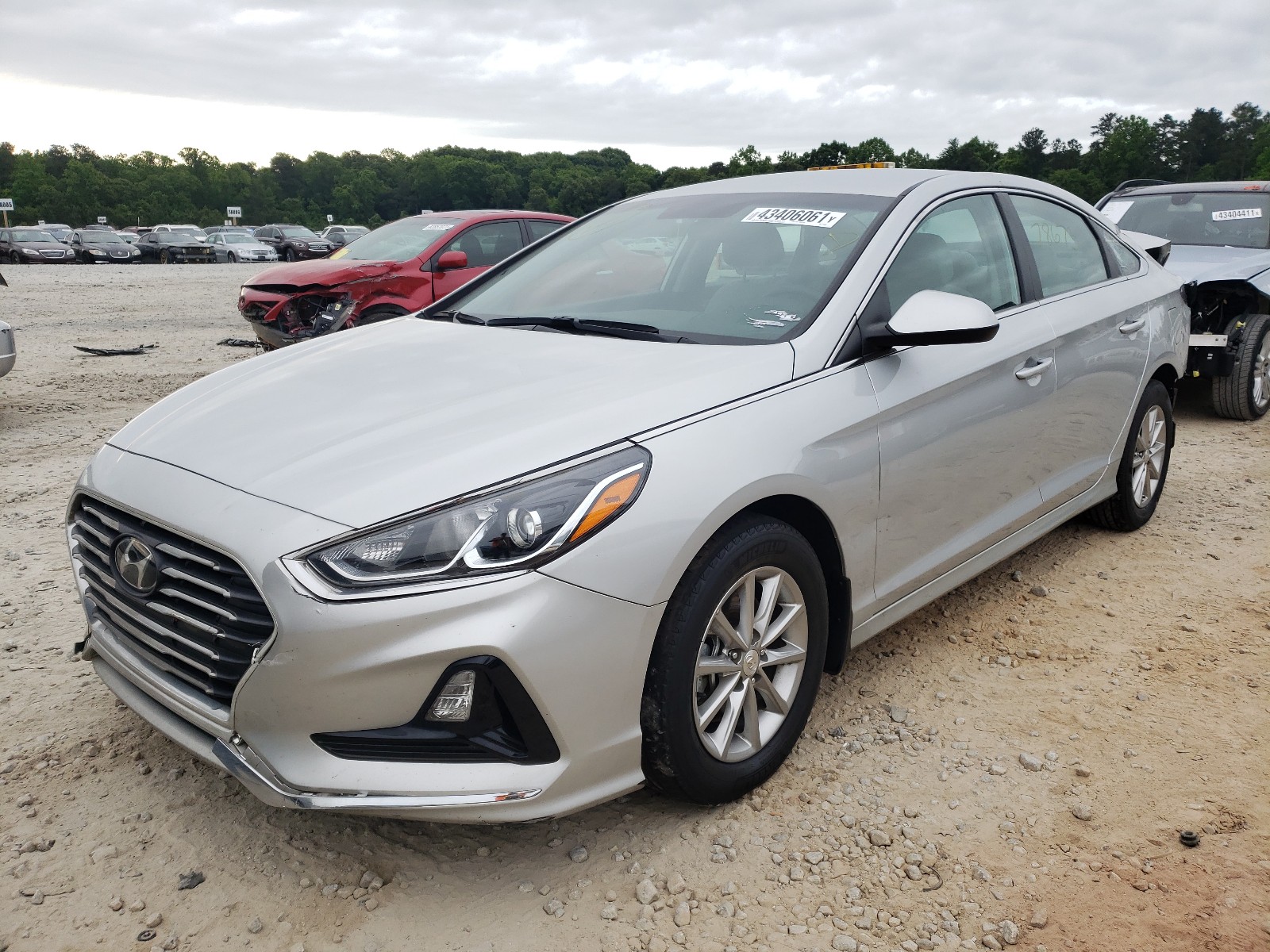 Photo 2 from auction – 2019 HYUNDAI SONATA SE with VIN 5NPE24AF2KH810908