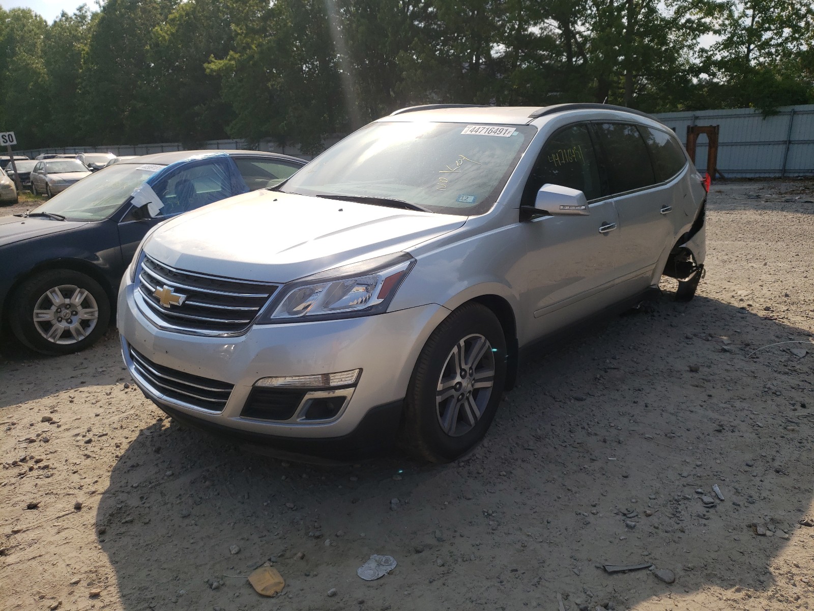 Photo 2 from auction – 2015 CHEVROLET TRAVERSE L with VIN 1GNKVHKD8FJ290345