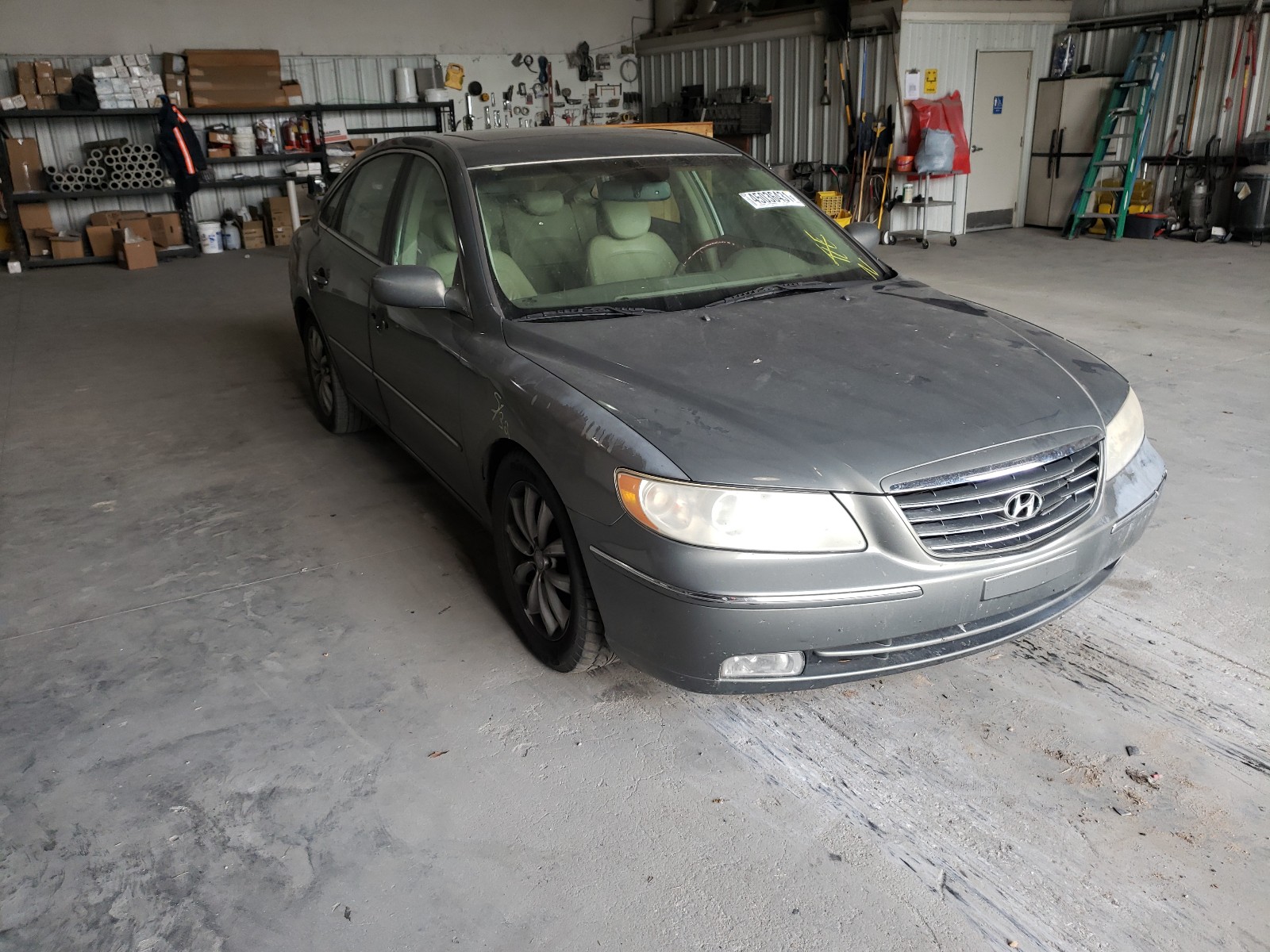 Photo 1 from auction – 2006 HYUNDAI AZERA SE with VIN KMHFC46F86A106893