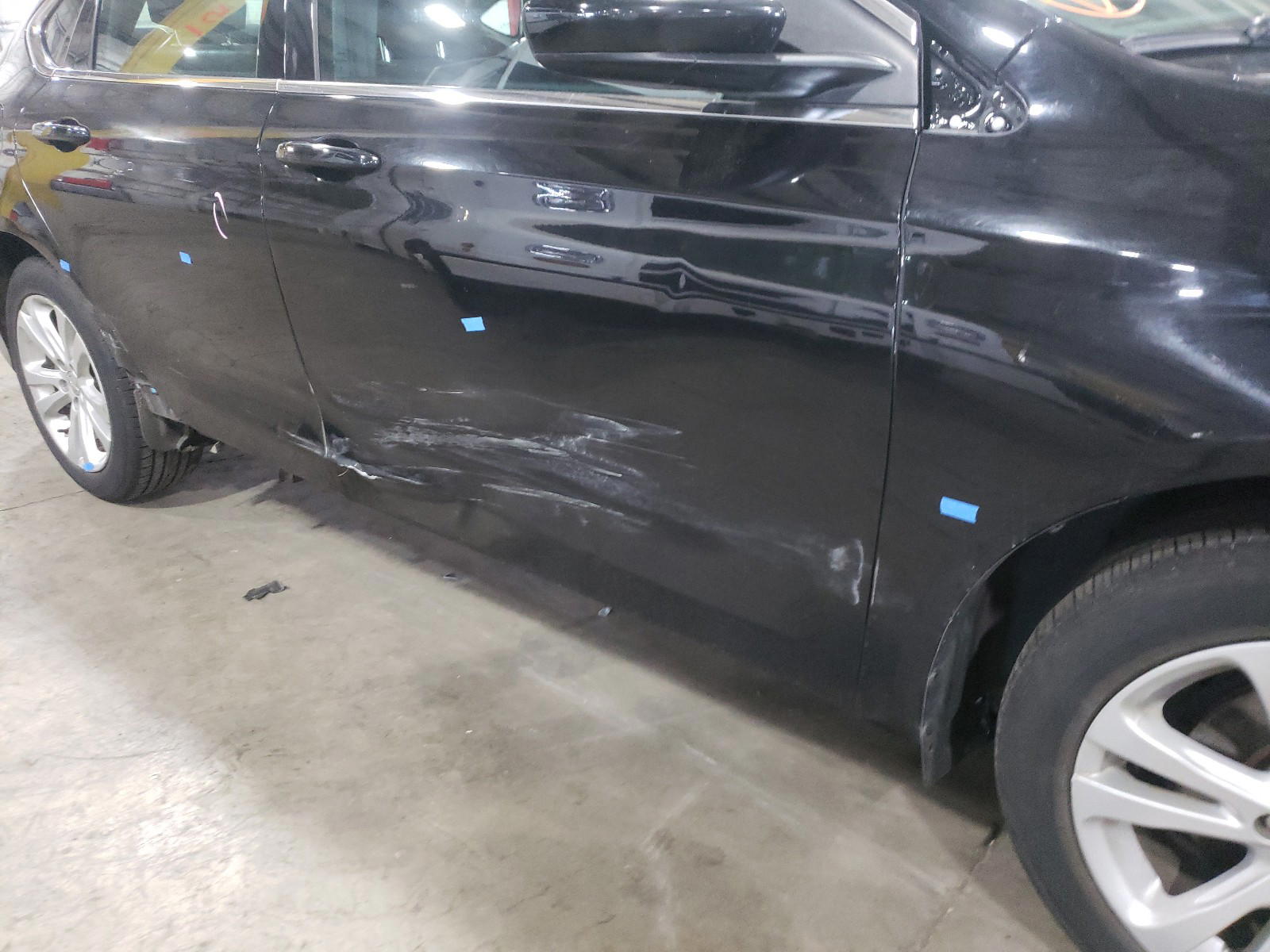 Photo 9 from auction – 2015 CHRYSLER 200 LIMITE with VIN 1C3CCCAB7FN692229