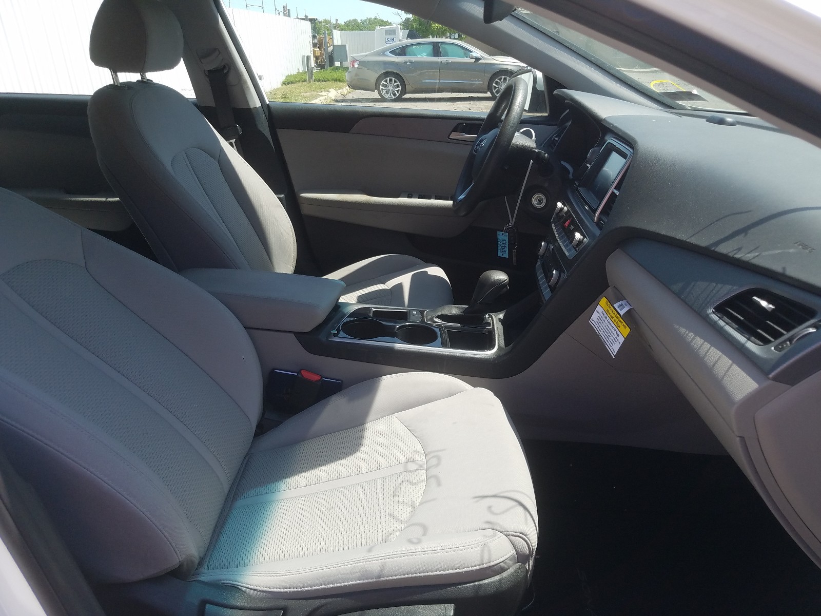 Photo 5 from auction – 2019 HYUNDAI SONATA SE with VIN 5NPE24AF8KH813053