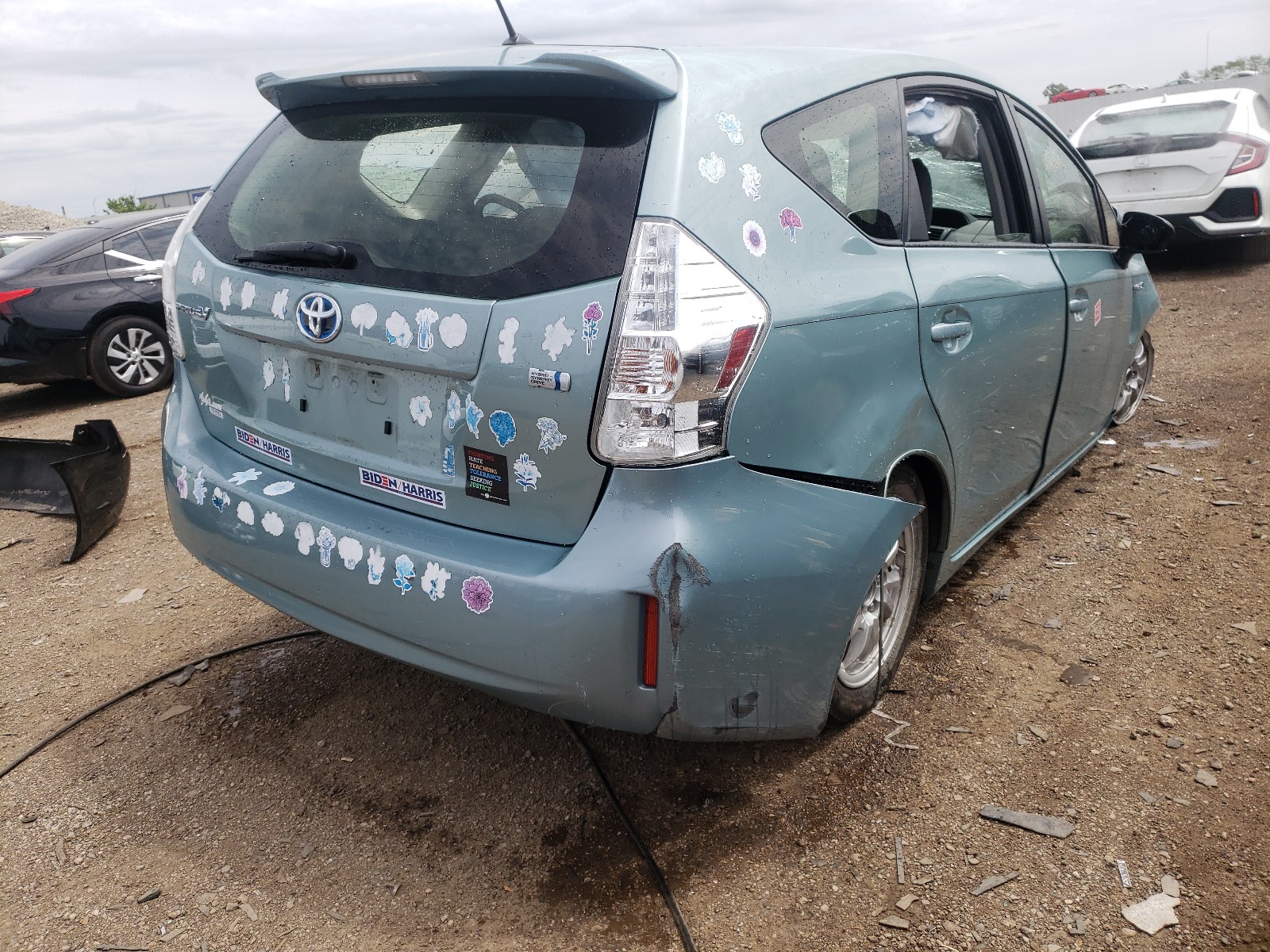 Photo 4 from auction – 2014 TOYOTA PRIUS V with VIN JTDZN3EU9E3319733