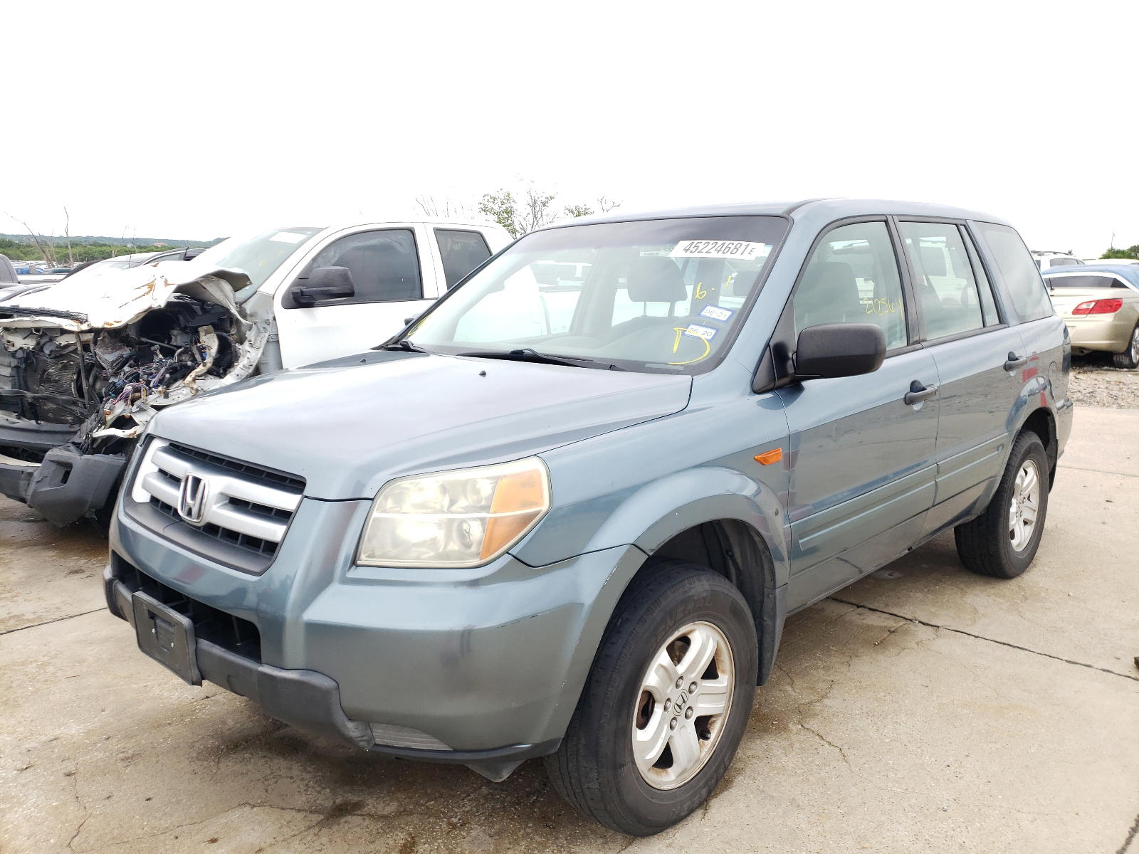 Photo 2 from auction – 2006 HONDA PILOT LX with VIN 5FNYF18136B001447