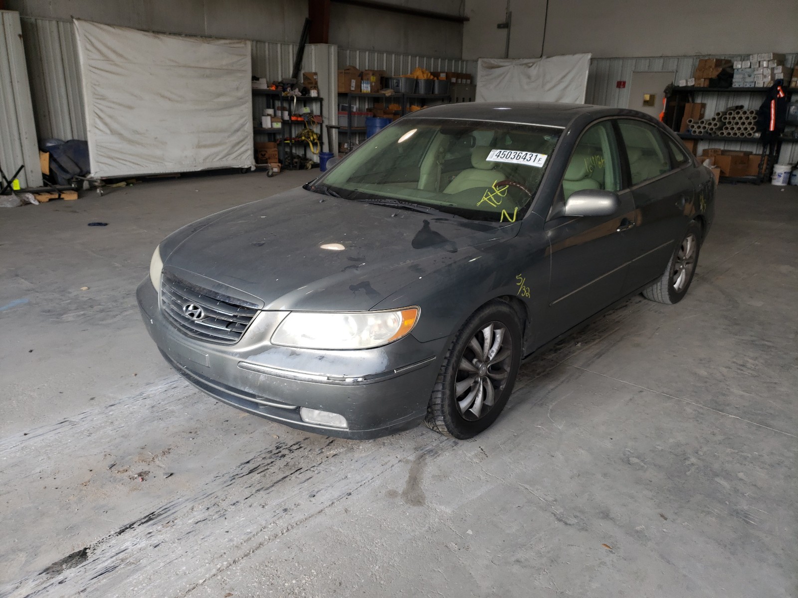 Photo 2 from auction – 2006 HYUNDAI AZERA SE with VIN KMHFC46F86A106893