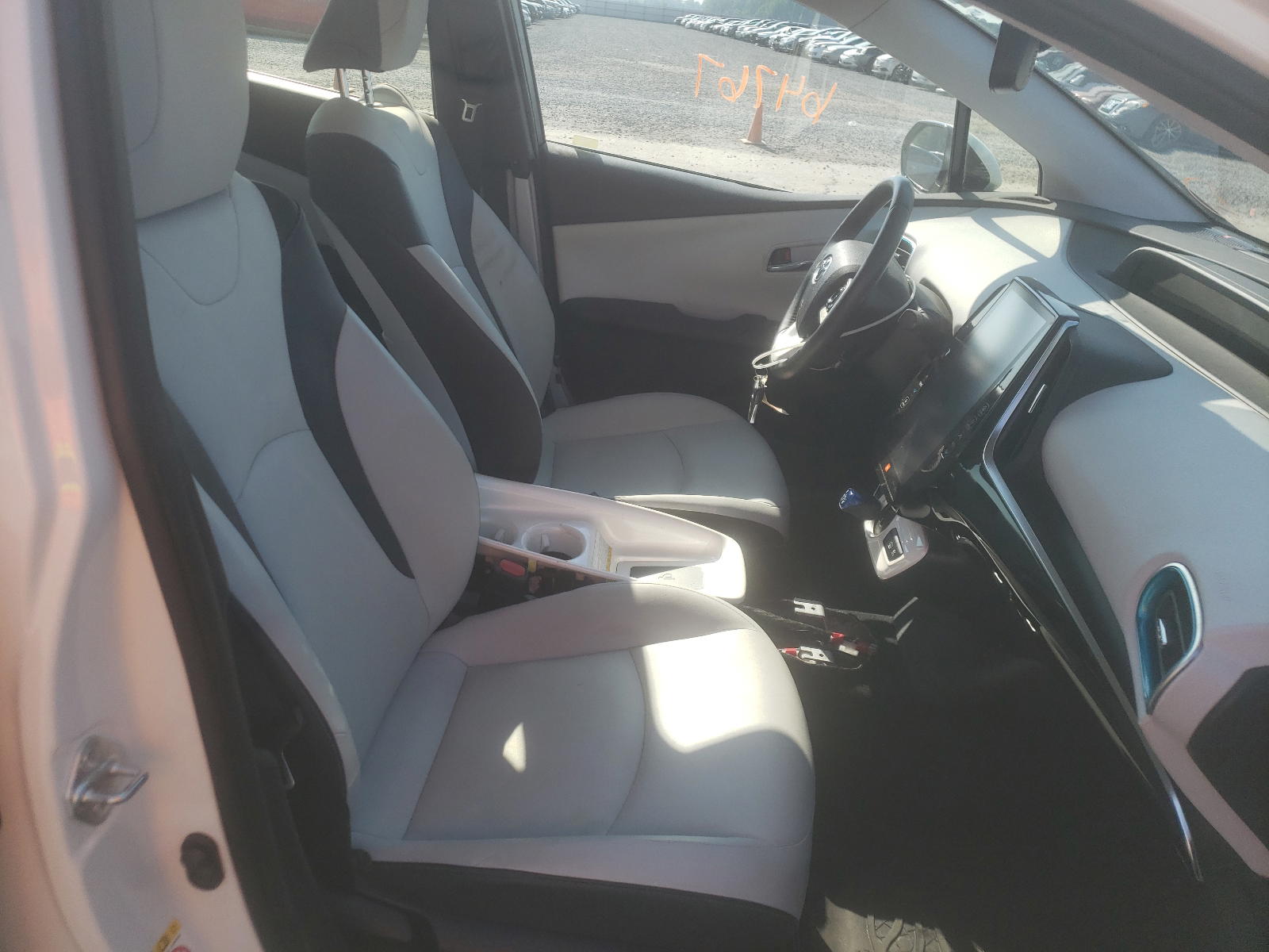 Photo 5 from auction – 2017 TOYOTA PRIUS PRIM with VIN JTDKARFP1H3000355