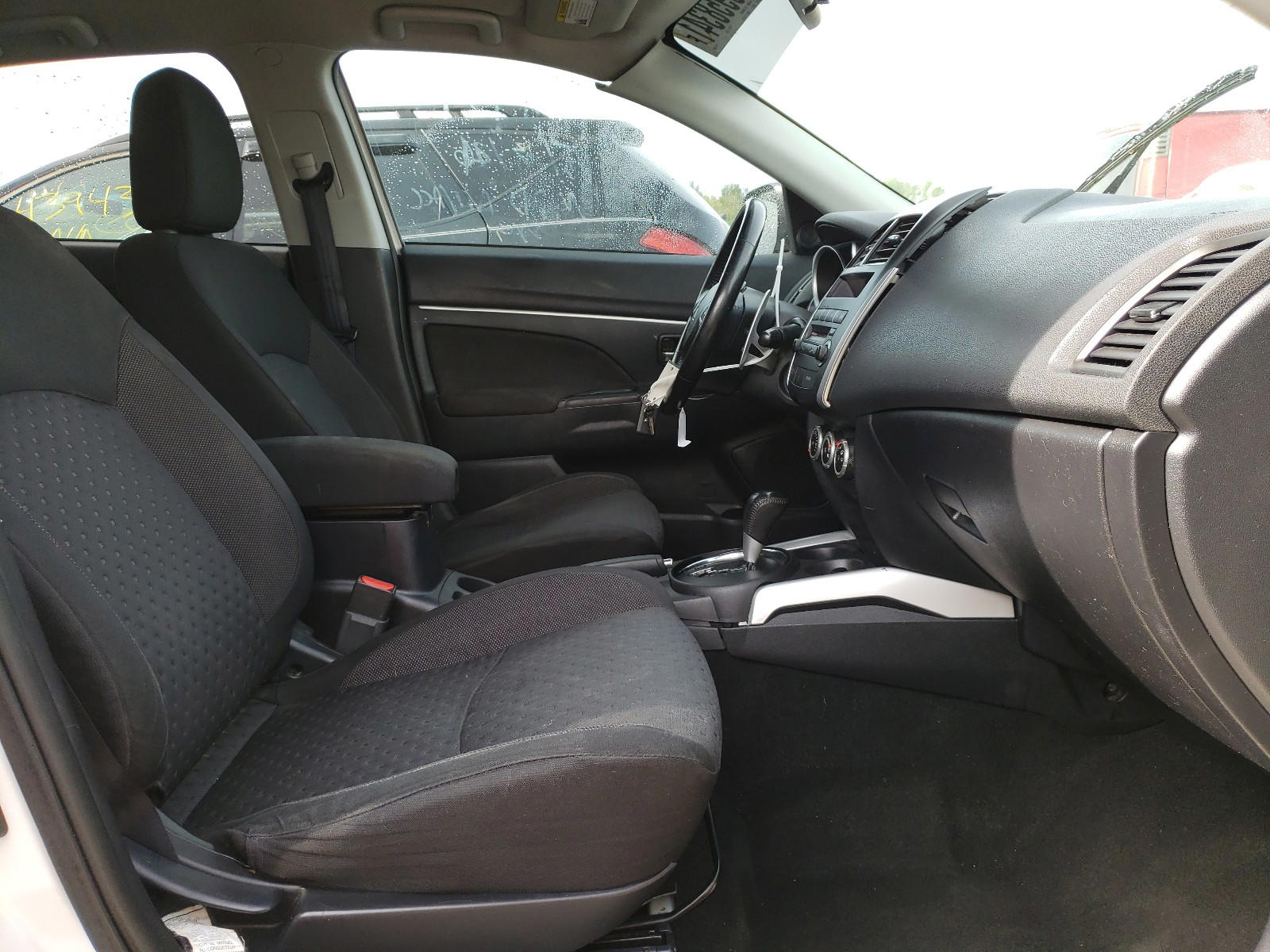 Photo 5 from auction – 2011 MITSUBISHI OUTLANDER with VIN JA4AP4AU6BZ004698