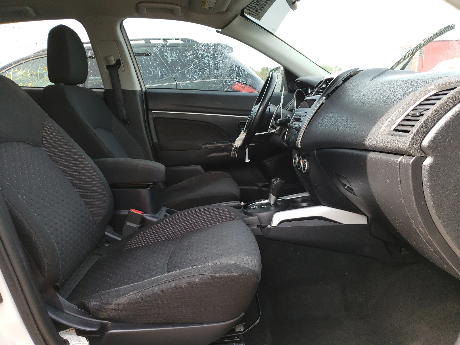 Zdjęcie 5 z aukcji – 2011 MITSUBISHI OUTLANDER z VIN JA4AP4AU6BZ004698