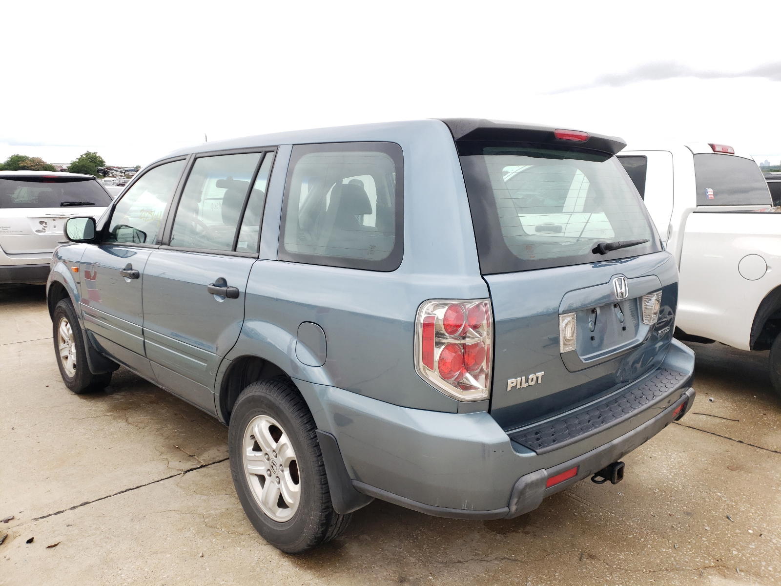 Photo 3 from auction – 2006 HONDA PILOT LX with VIN 5FNYF18136B001447