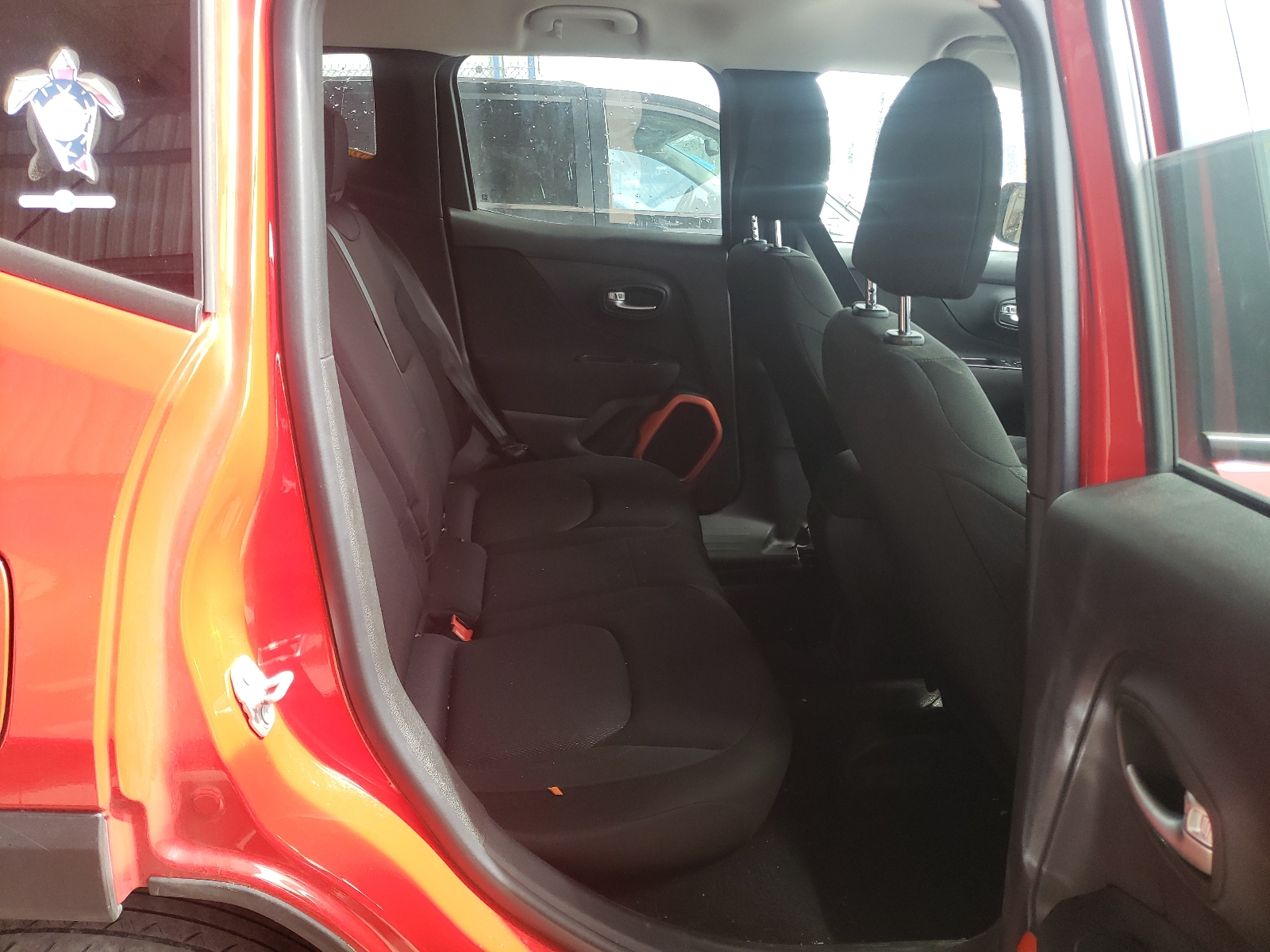 Photo 6 from auction – 2018 JEEP RENEGADE S with VIN ZACCJBAB4JPH95118