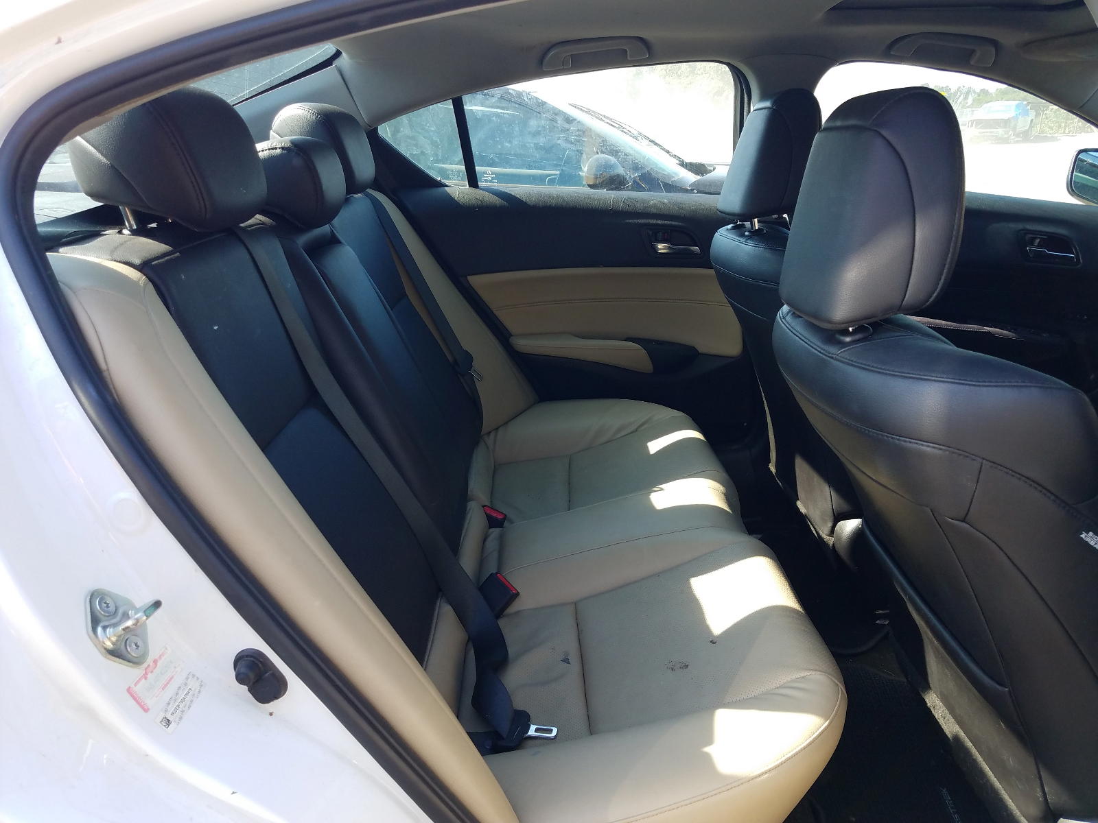 Photo 6 from auction – 2016 ACURA ILX PREMIU with VIN 19UDE2F79GA019476