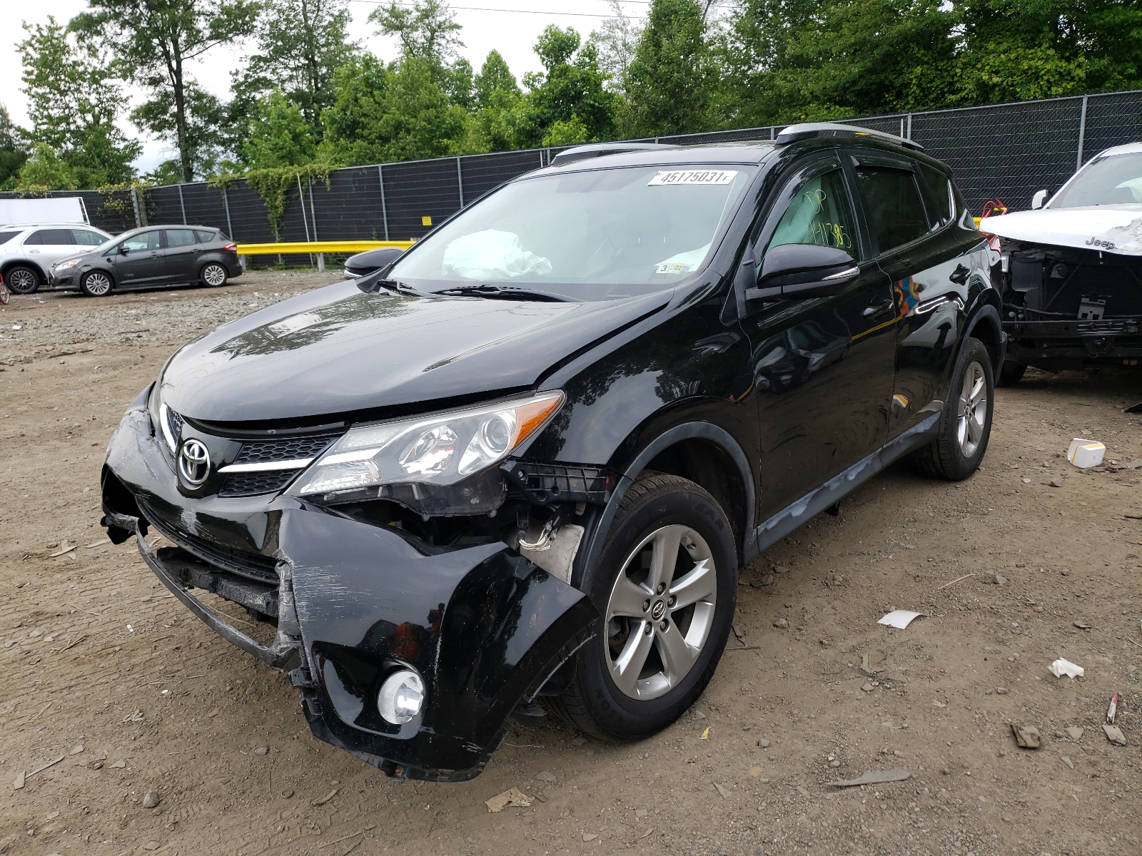Photo 2 from auction – 2015 TOYOTA RAV4 XLE with VIN 2T3RFREV7FW313243