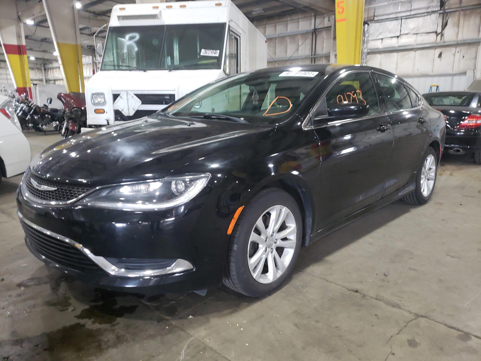Photo 2 from auction – 2015 CHRYSLER 200 LIMITE with VIN 1C3CCCAB7FN692229