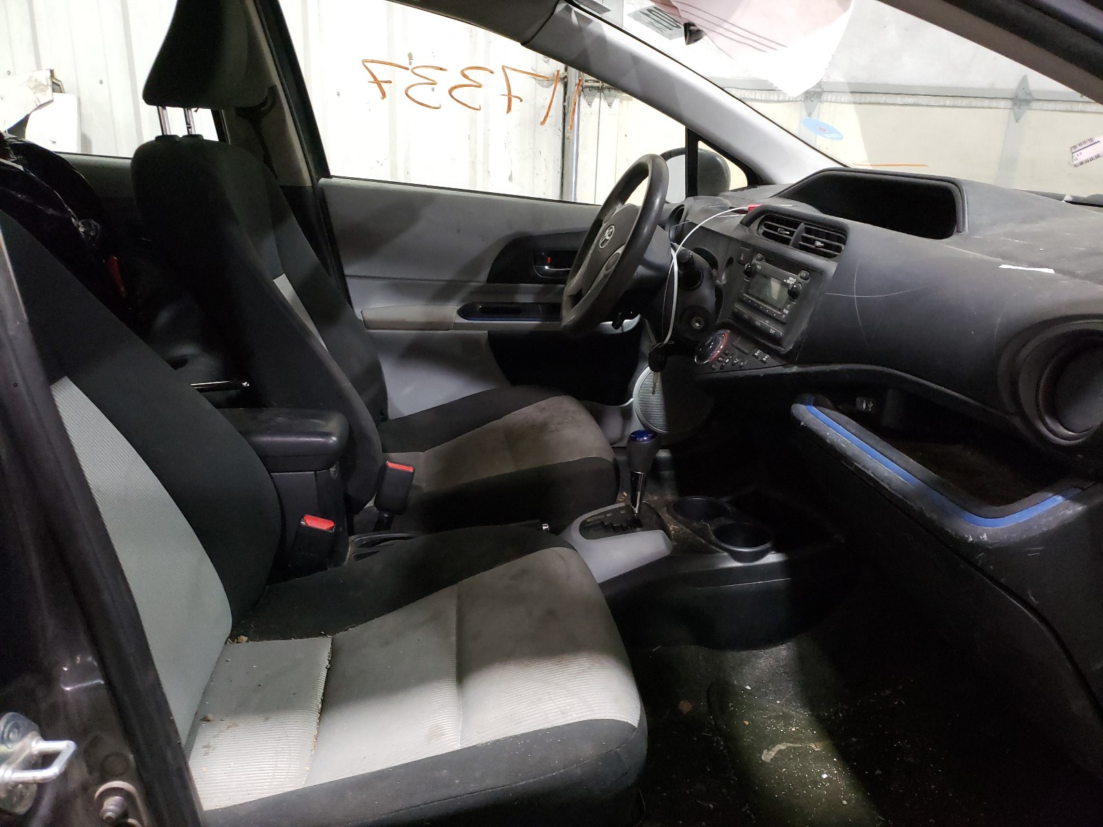Photo 5 from auction – 2013 TOYOTA PRIUS C with VIN JTDKDTB38D1056791