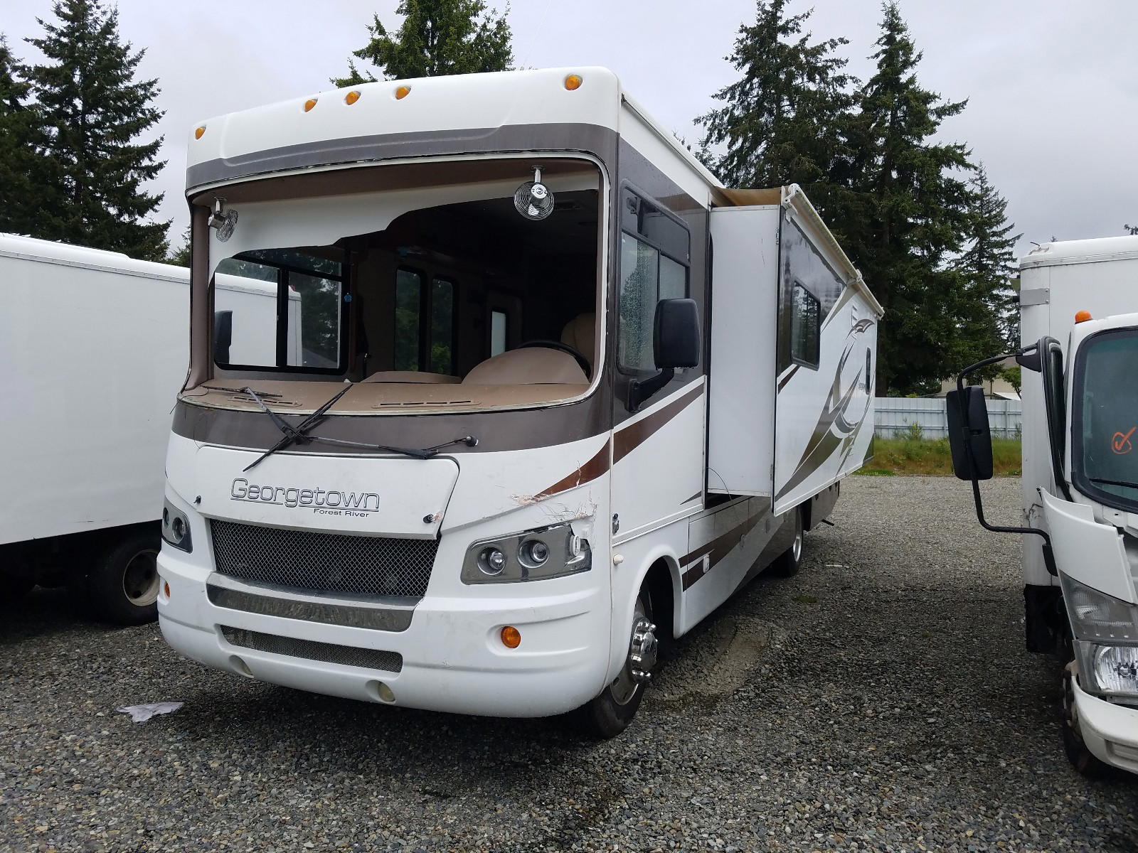 Photo 2 from auction – 2011 FORD F53 with VIN 1F66F5DY3B0A06323