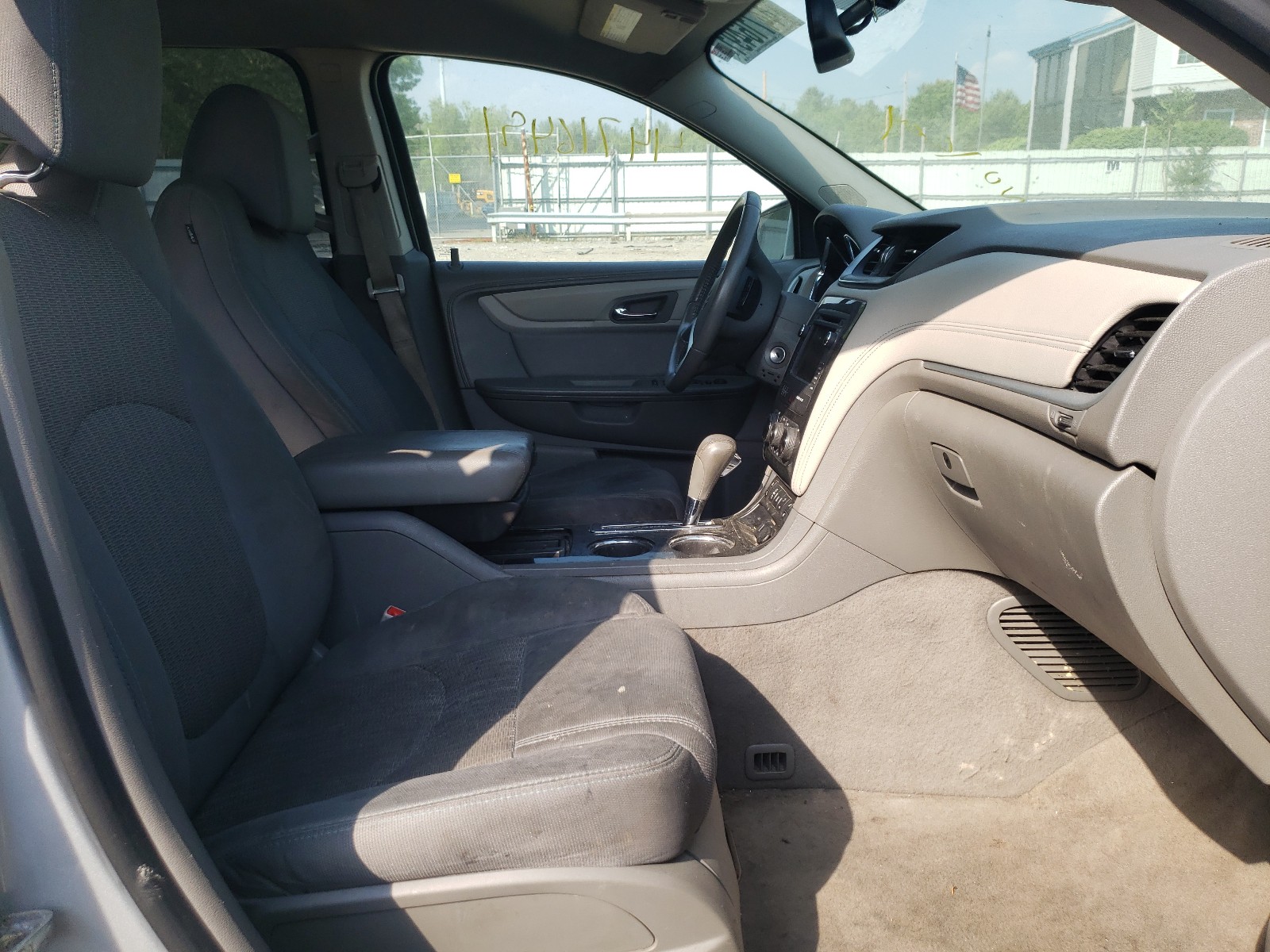 Photo 5 from auction – 2015 CHEVROLET TRAVERSE L with VIN 1GNKVHKD8FJ290345