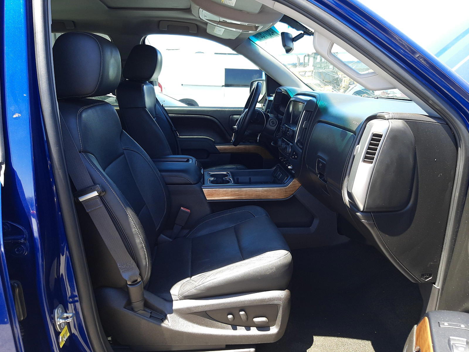 Photo 5 from auction – 2014 CHEVROLET SILVERADO with VIN 3GCUKREH3EG398655