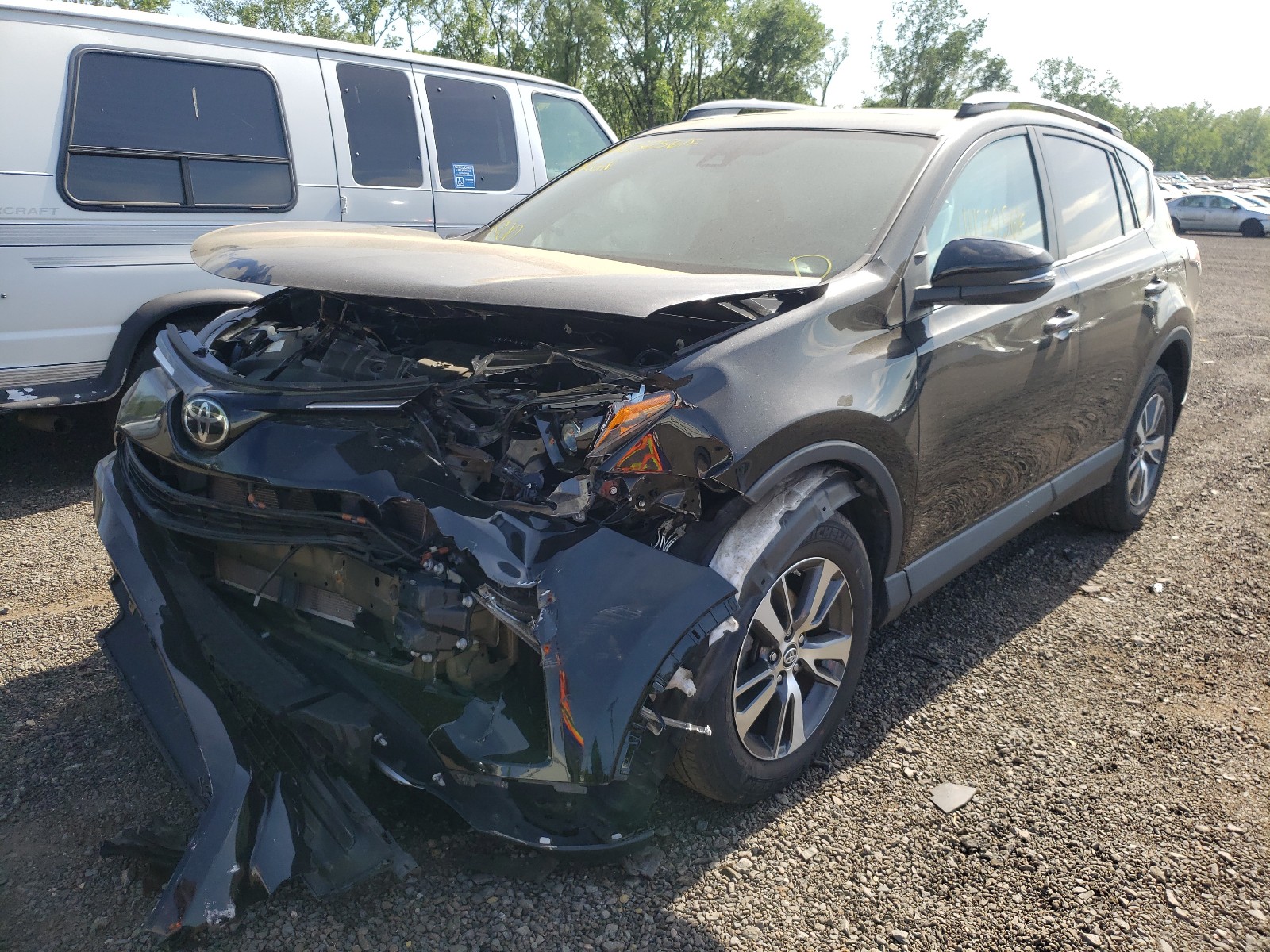 Photo 2 from auction – 2017 TOYOTA RAV4 XLE with VIN 2T3RFREV2HW612268