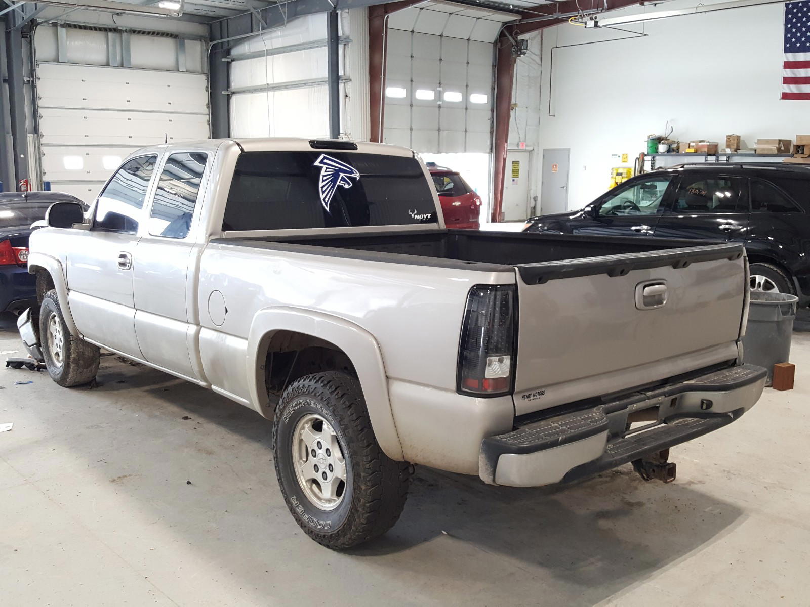 Photo 3 from auction – 2004 CHEVROLET SILVERADO with VIN 2GCEK19TX41287537