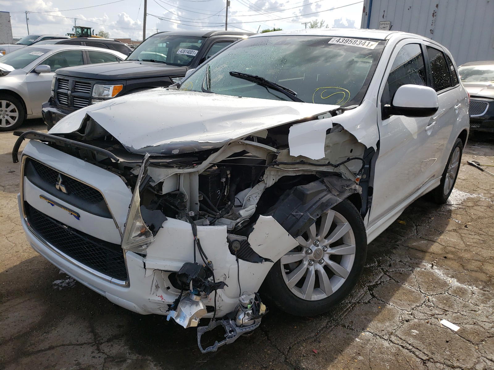 Photo 2 from auction – 2011 MITSUBISHI OUTLANDER with VIN JA4AP4AU6BZ004698