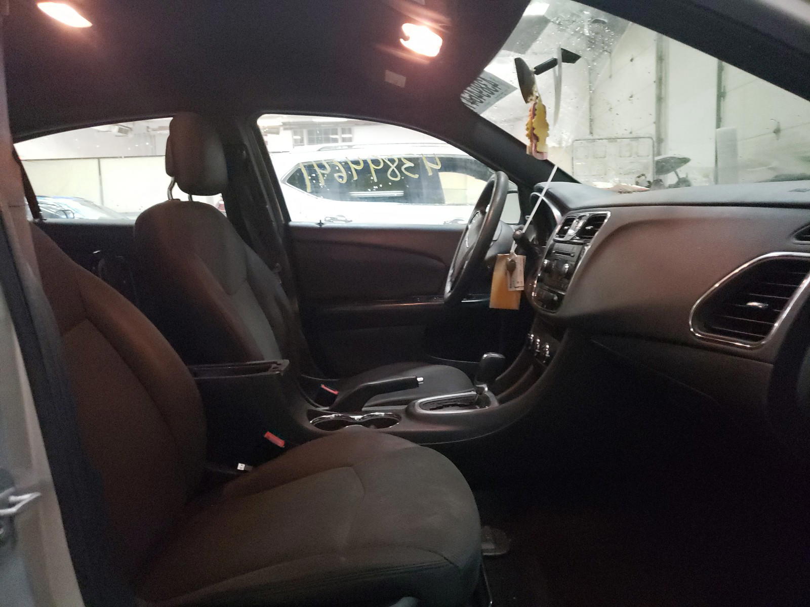 Photo 5 from auction – 2012 CHRYSLER 200 LX with VIN 1C3CCBAB7CN100818