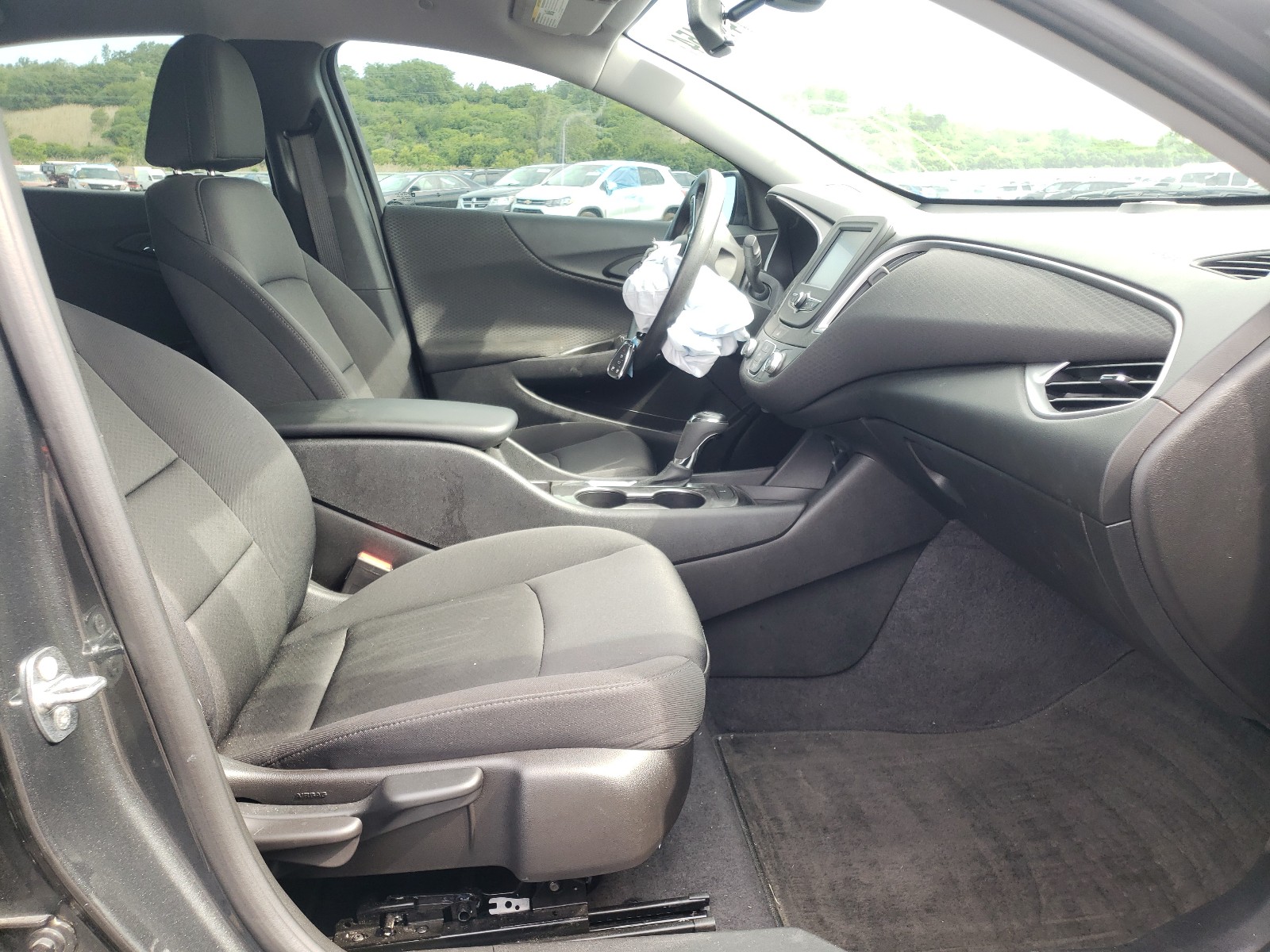Photo 5 from auction – 2017 CHEVROLET MALIBU LS with VIN 1G1ZB5ST8HF116408
