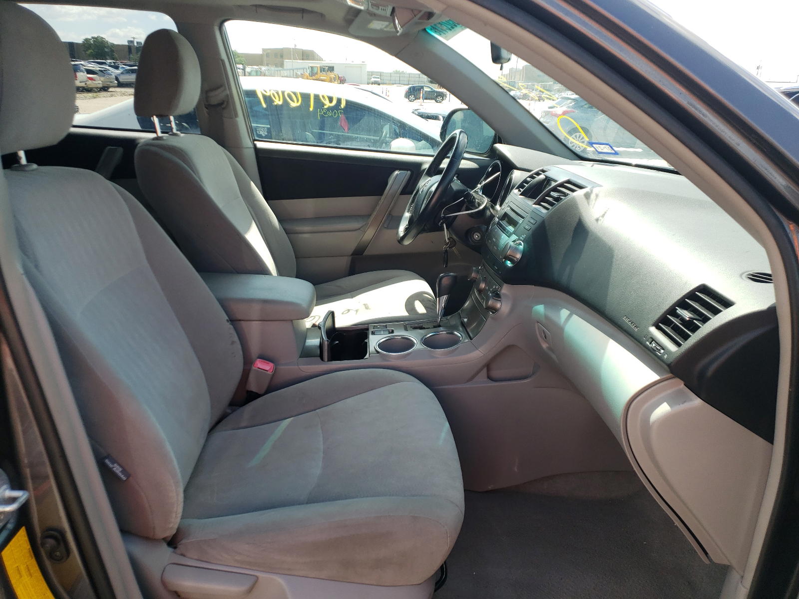 Photo 5 from auction – 2008 TOYOTA HIGHLANDER with VIN JTEES43A882099903