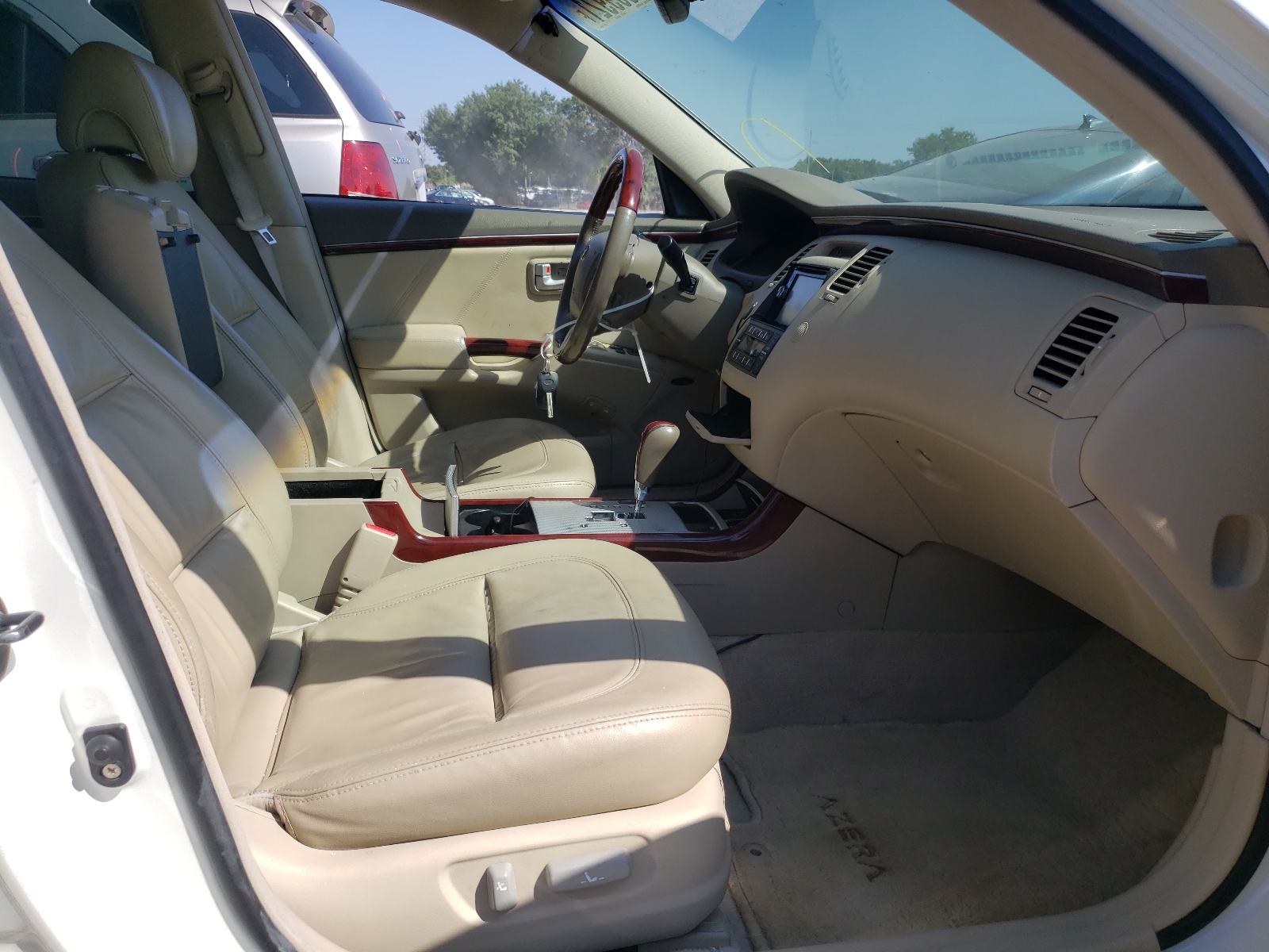 Photo 5 from auction – 2007 HYUNDAI AZERA SE with VIN KMHFC46F37A172494