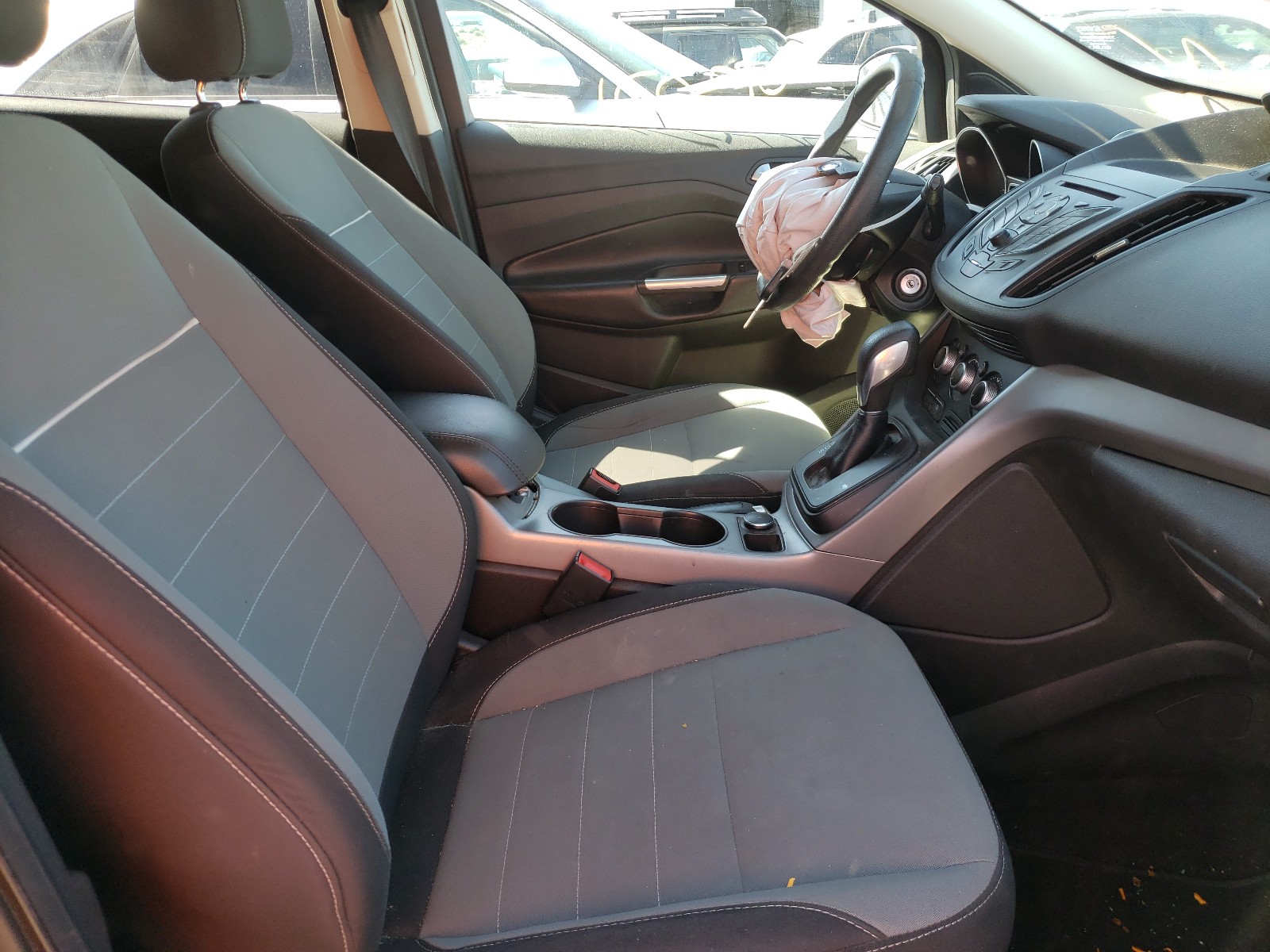 صورة رقم 5 من المزاد - 2014 FORD ESCAPE SE مع VIN 1FMCU9GX7EUC00295