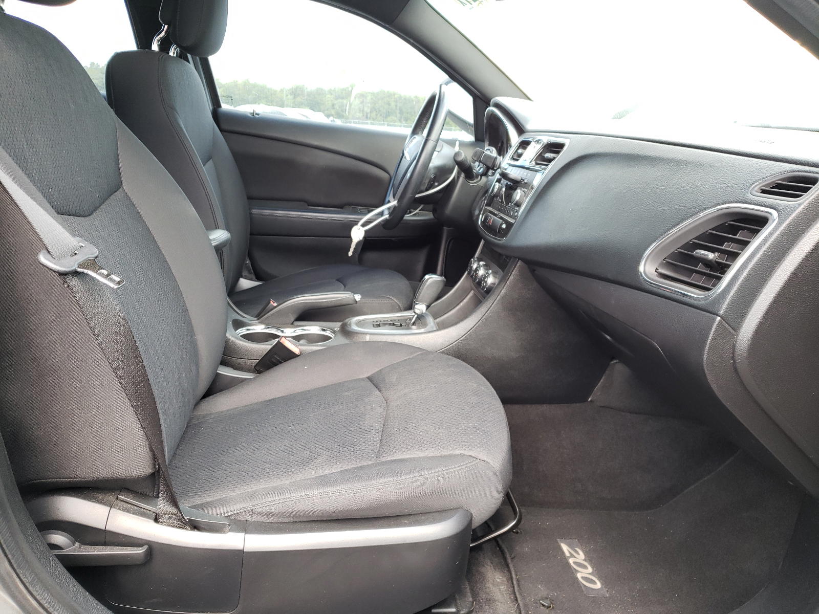 Photo 5 from auction – 2013 CHRYSLER 200 TOURIN with VIN 1C3CCBBB7DN631744