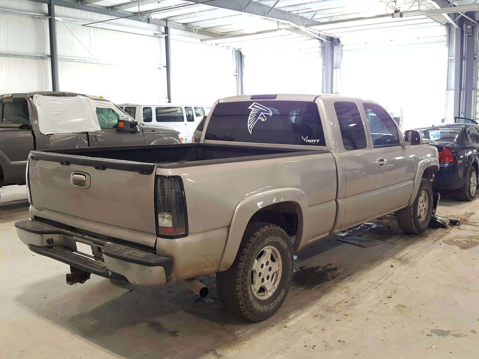 Photo 4 from auction – 2004 CHEVROLET SILVERADO with VIN 2GCEK19TX41287537