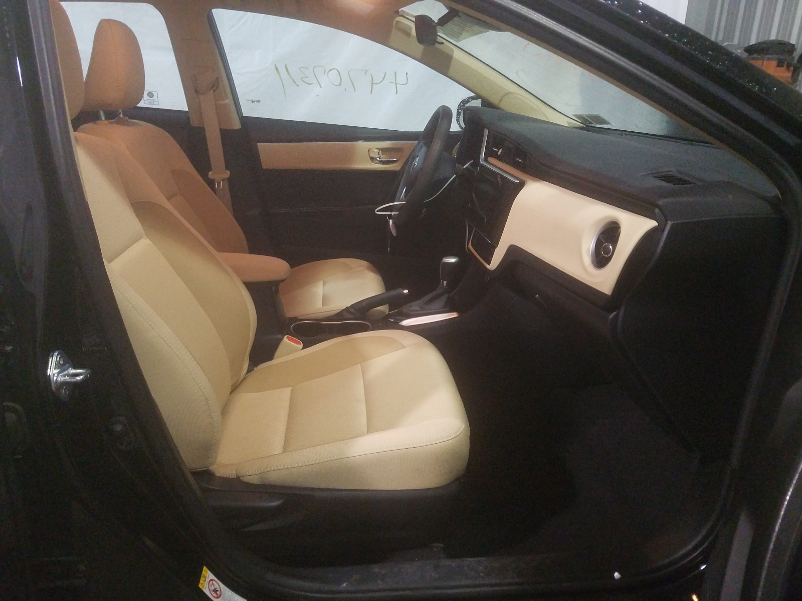 Photo 5 from auction – 2019 TOYOTA COROLLA L with VIN 2T1BURHE1KC226557