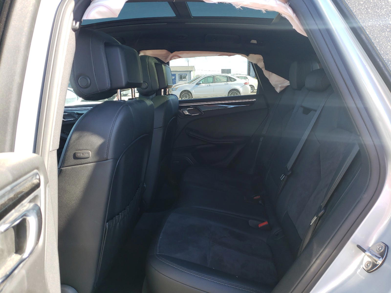 Photo 6 from auction – 2017 PORSCHE MACAN with VIN WP1AA2A58HLB01495