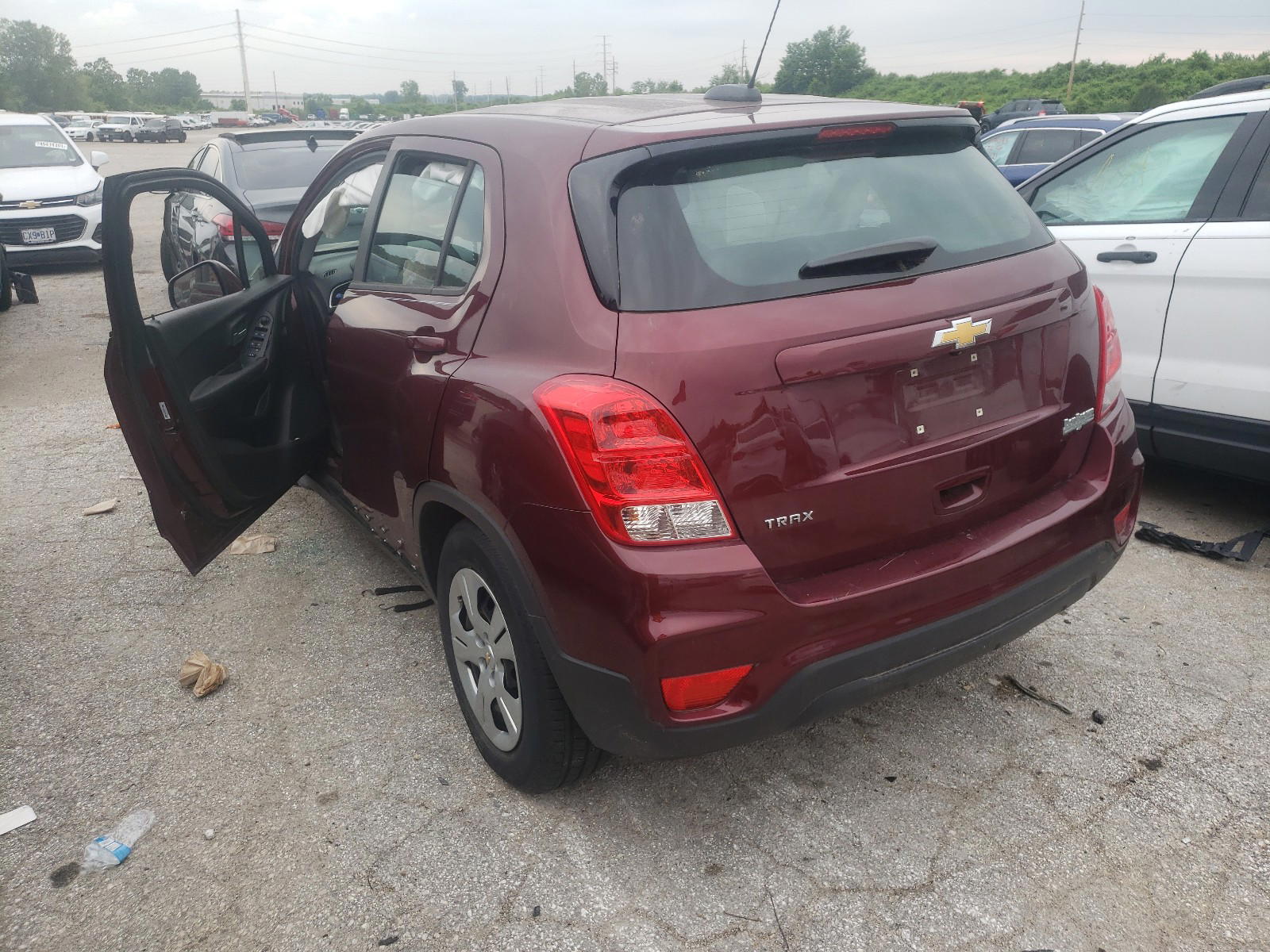 Photo 3 from auction – 2017 CHEVROLET TRAX LS with VIN 3GNCJKSB6HL199095