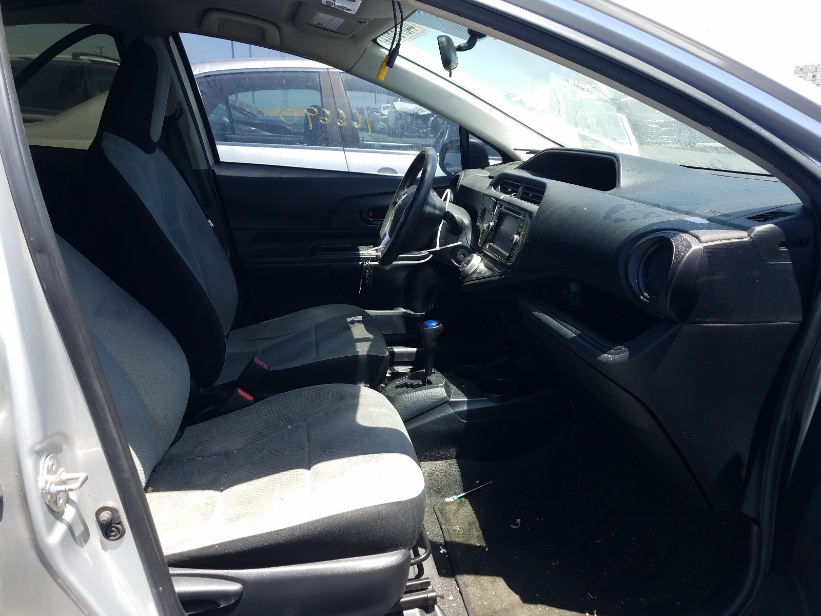 Photo 5 from auction – 2016 TOYOTA PRIUS C with VIN JTDKDTB37G1124387