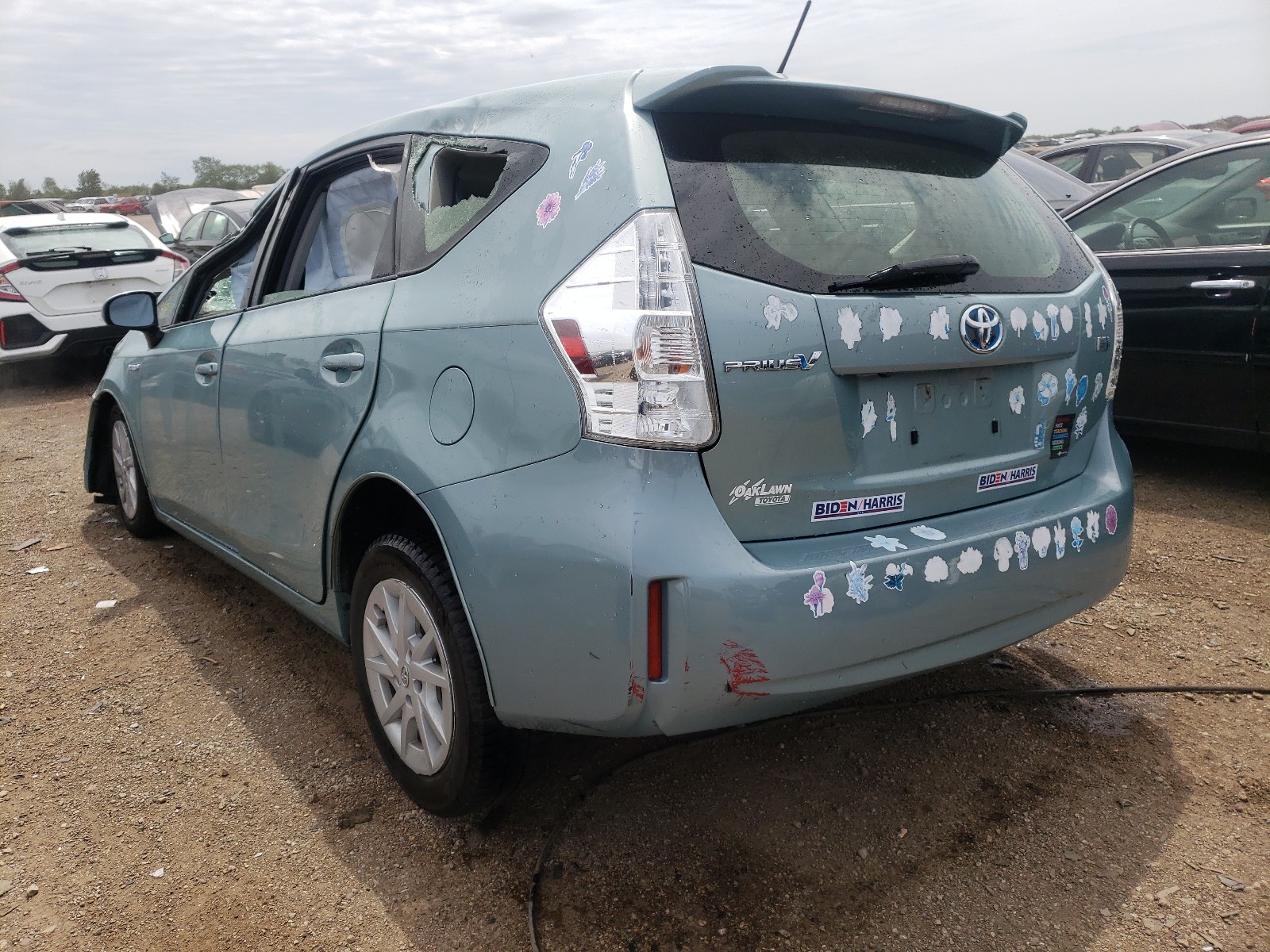 Photo 3 from auction – 2014 TOYOTA PRIUS V with VIN JTDZN3EU9E3319733