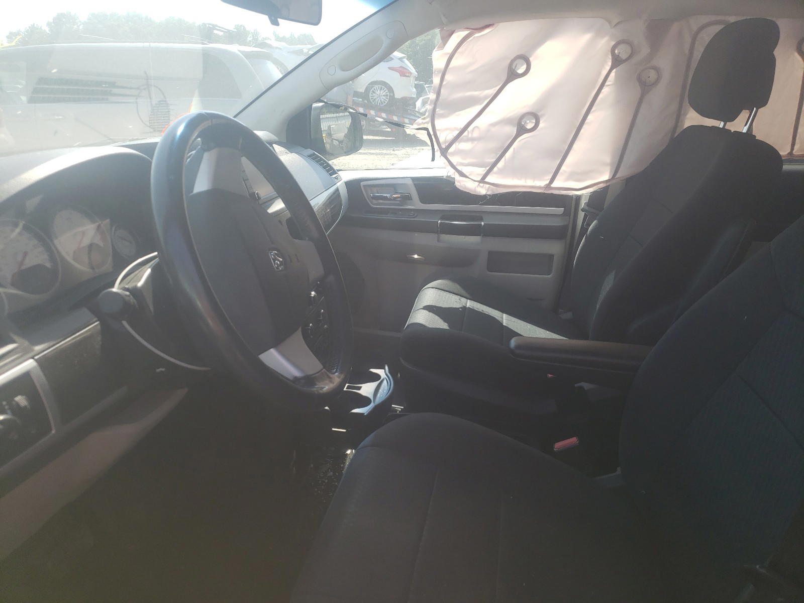 Photo 5 from auction – 2010 DODGE GRAND CARA with VIN 2D4RN6DXXAR403433
