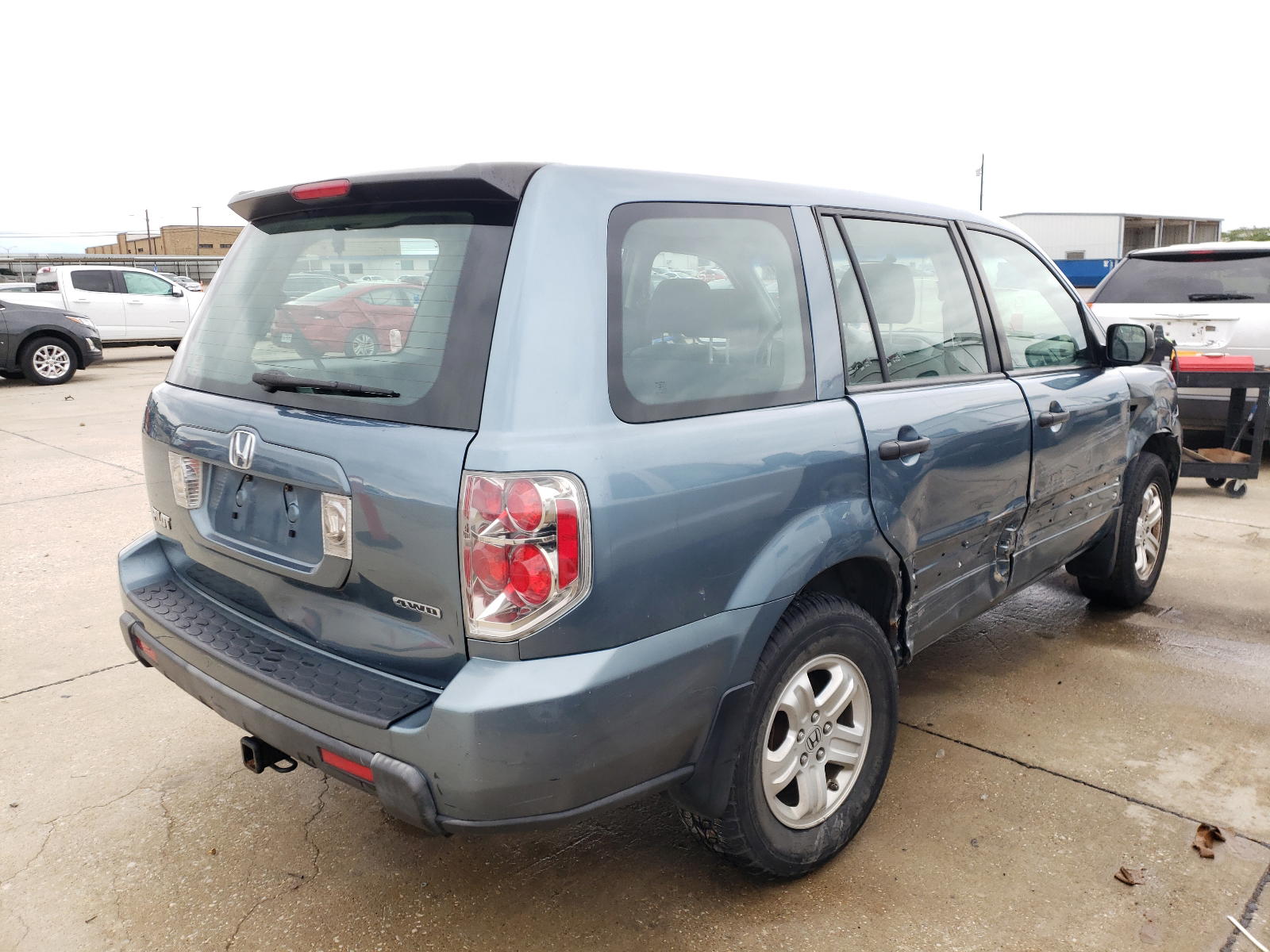 Photo 4 from auction – 2006 HONDA PILOT LX with VIN 5FNYF18136B001447