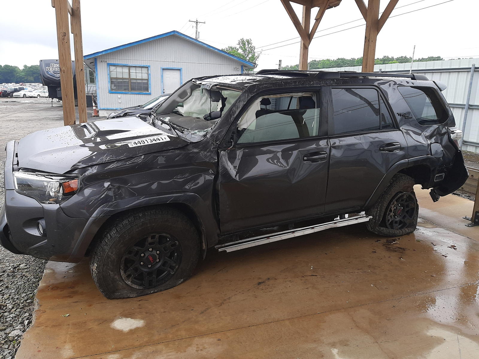 Photo 9 from auction – 2018 TOYOTA 4RUNNER SR with VIN JTEBU5JR6J5587697