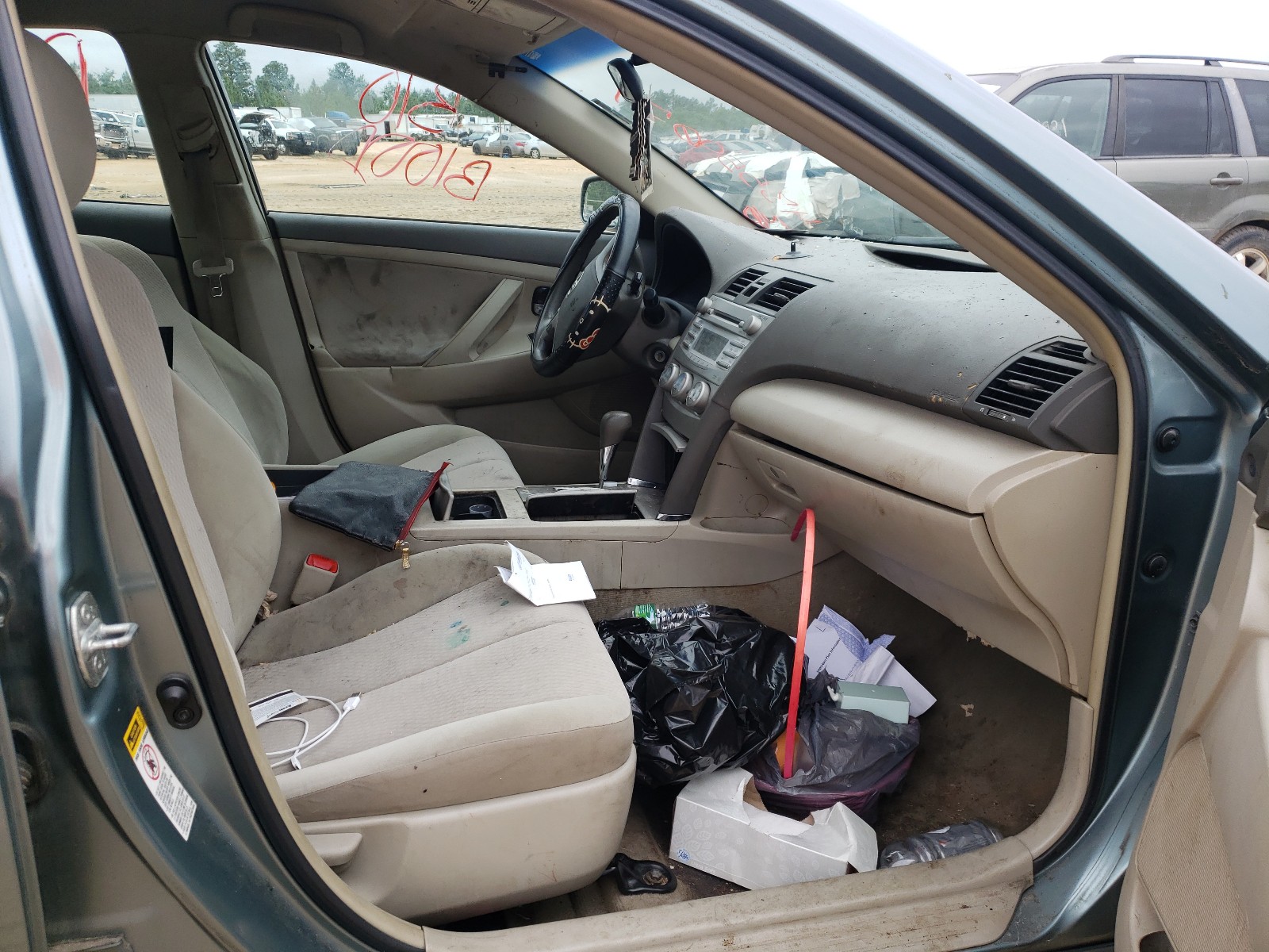 Photo 5 from auction – 2010 TOYOTA CAMRY BASE with VIN 4T1BF3EK6AU528098