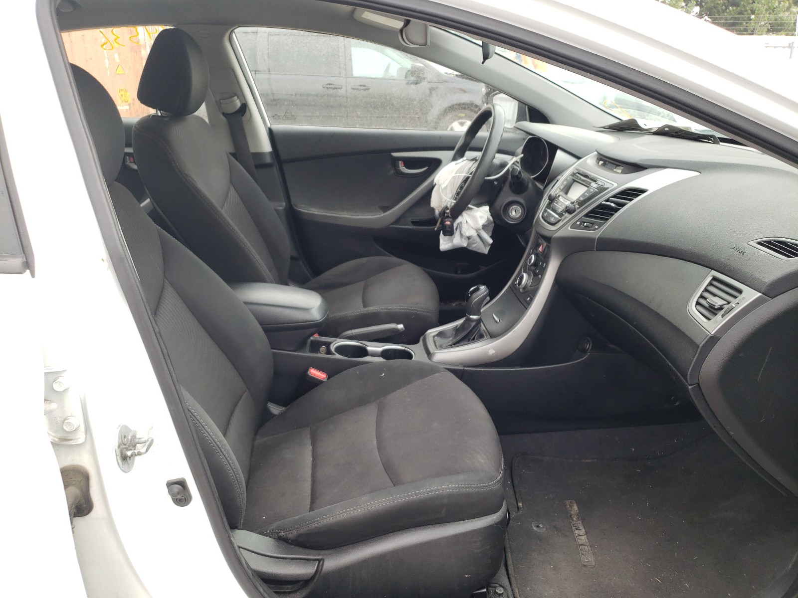 Photo 5 from auction – 2016 HYUNDAI ELANTRA SE with VIN 5NPDH4AE6GH662271