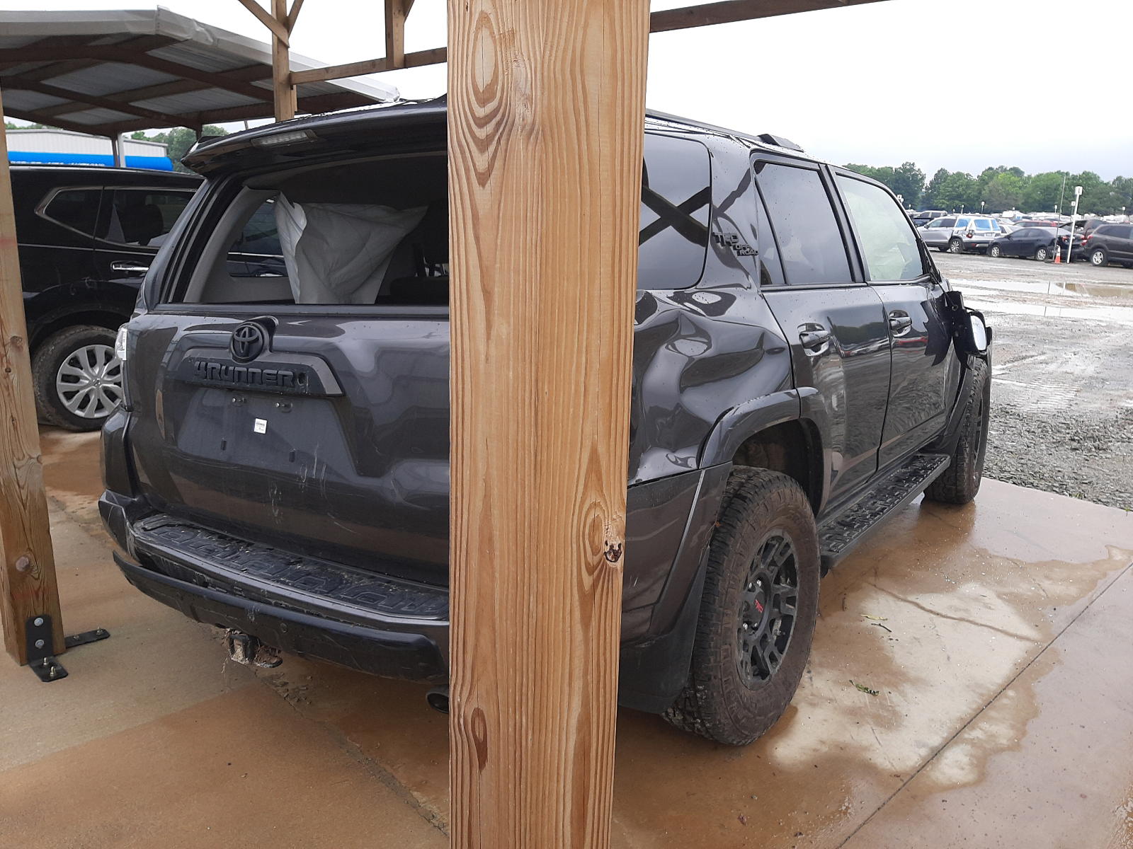 Photo 4 from auction – 2018 TOYOTA 4RUNNER SR with VIN JTEBU5JR6J5587697