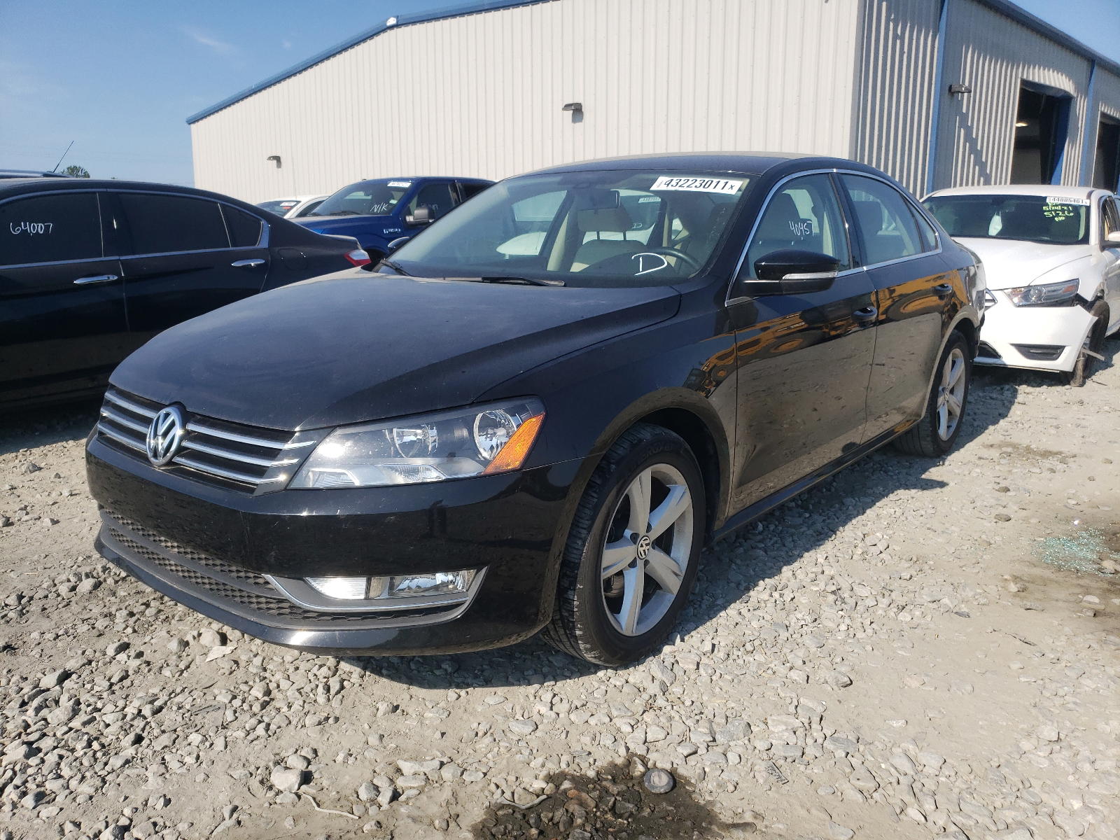 Photo 2 from auction – 2015 VOLKSWAGEN PASSAT S with VIN 1VWAT7A37FC080656
