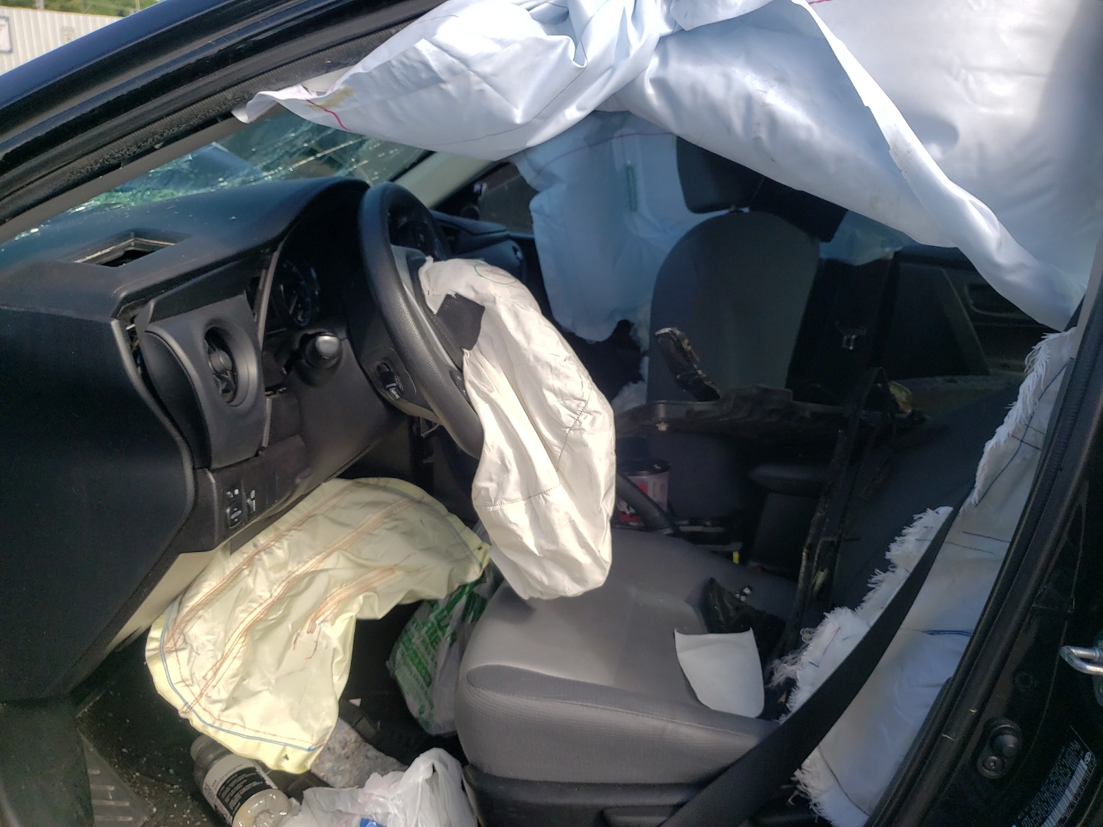 Photo 5 from auction – 2017 TOYOTA COROLLA L with VIN 5YFBURHE6HP736122