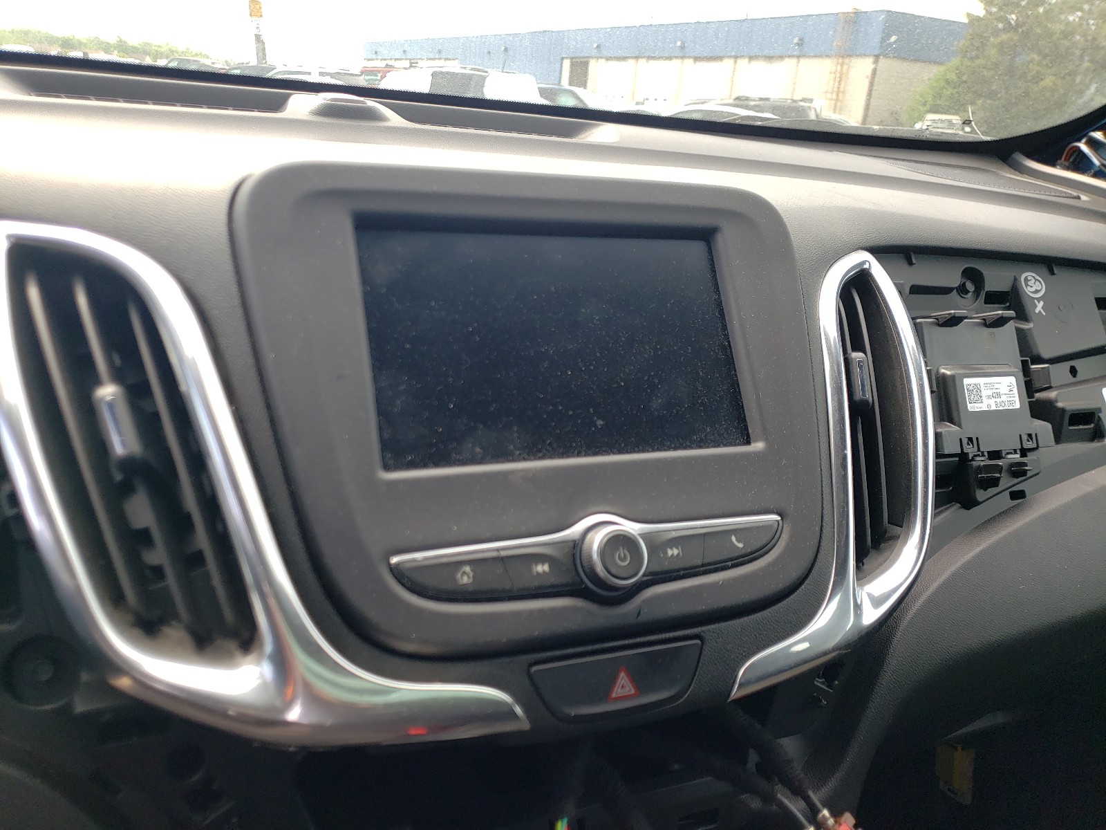 Photo 9 from auction – 2020 CHEVROLET EQUINOX LT with VIN 2GNAXJEV7L6115658